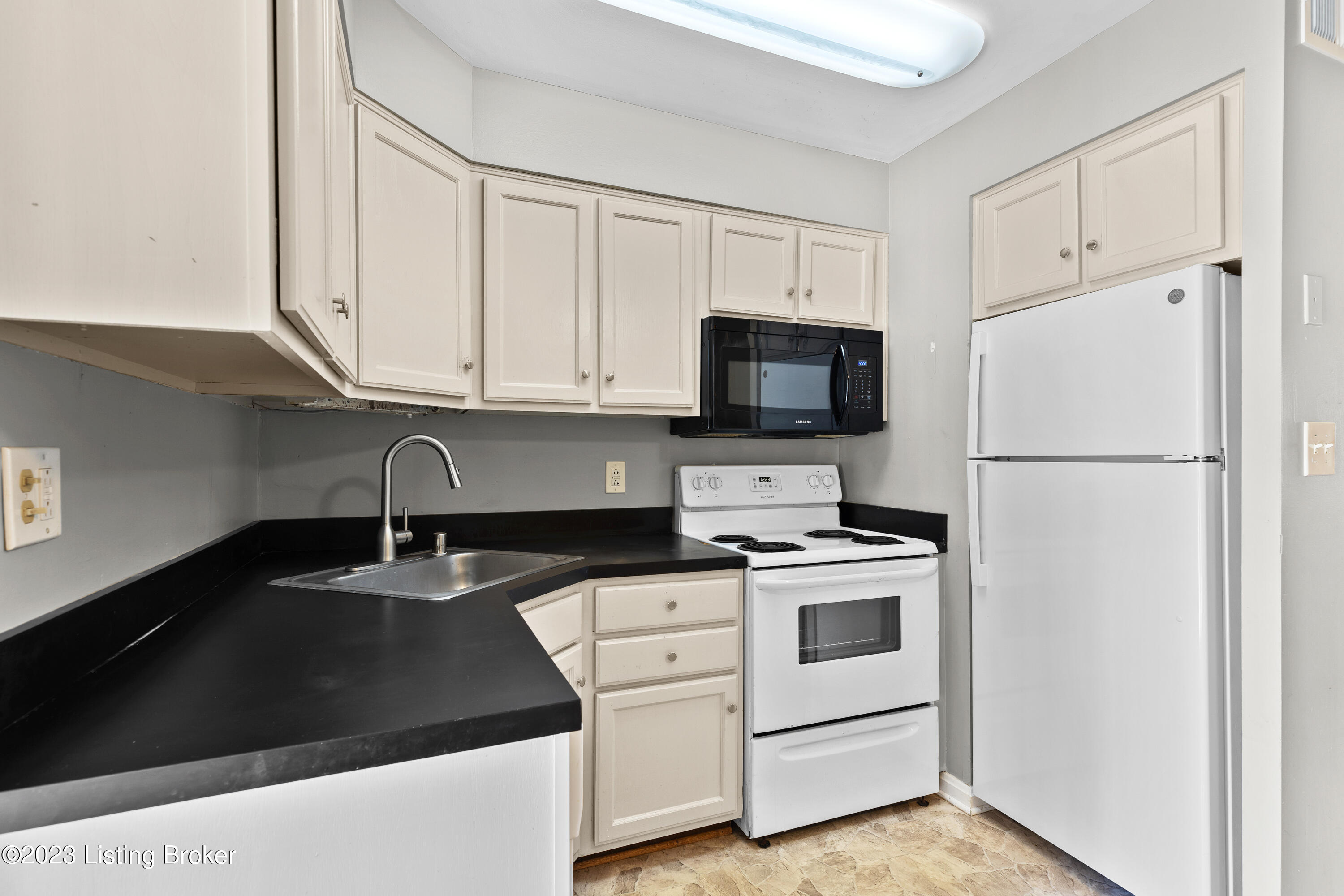 4120 Stoneview Dr, 1