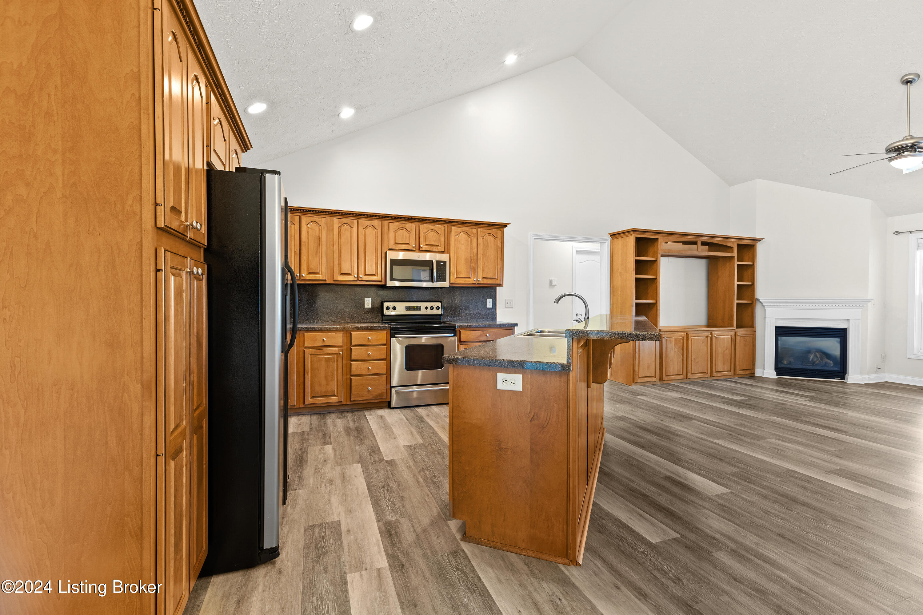 12611 Bernay Pl
