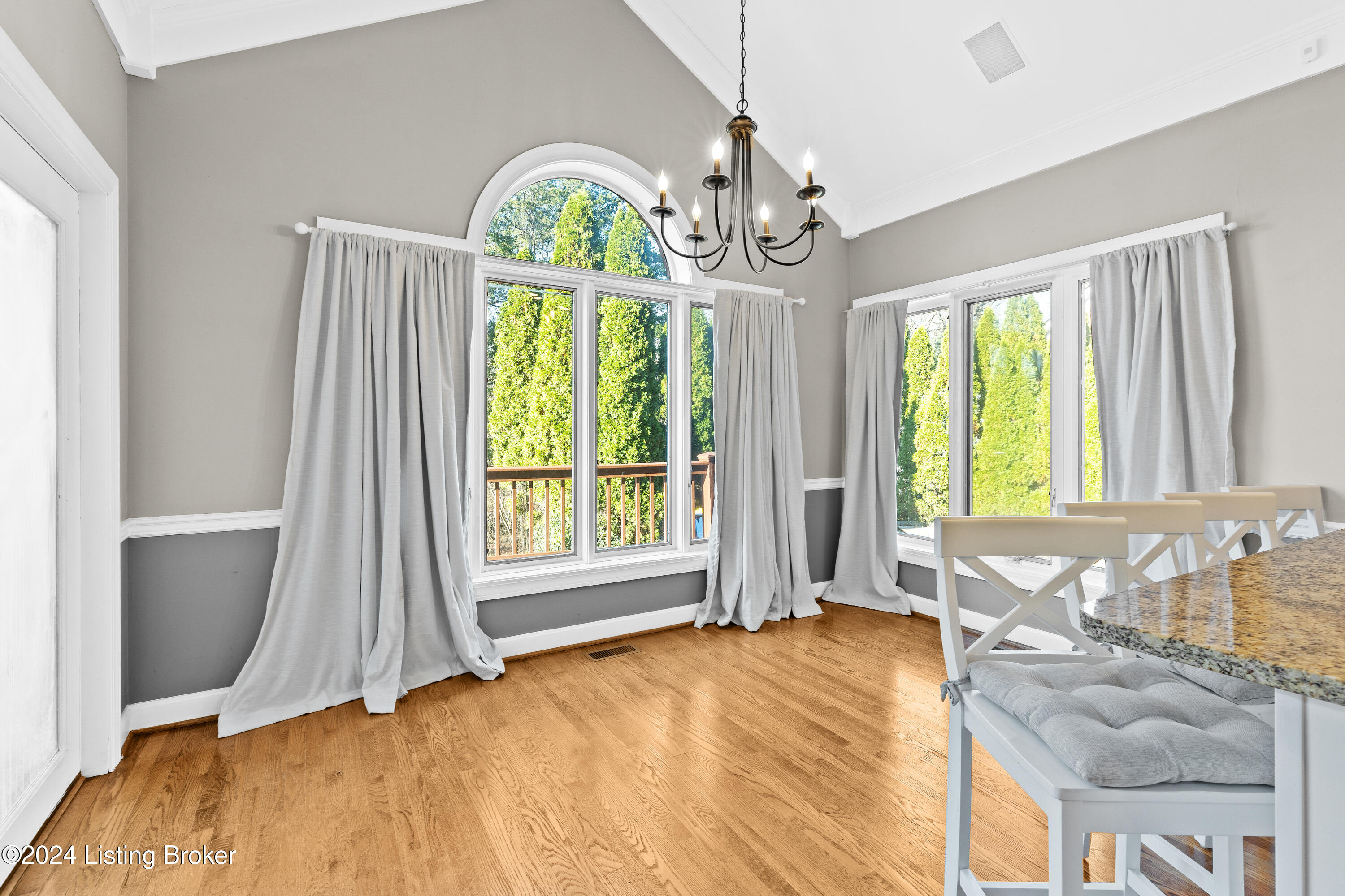 10423 Worthington Ln