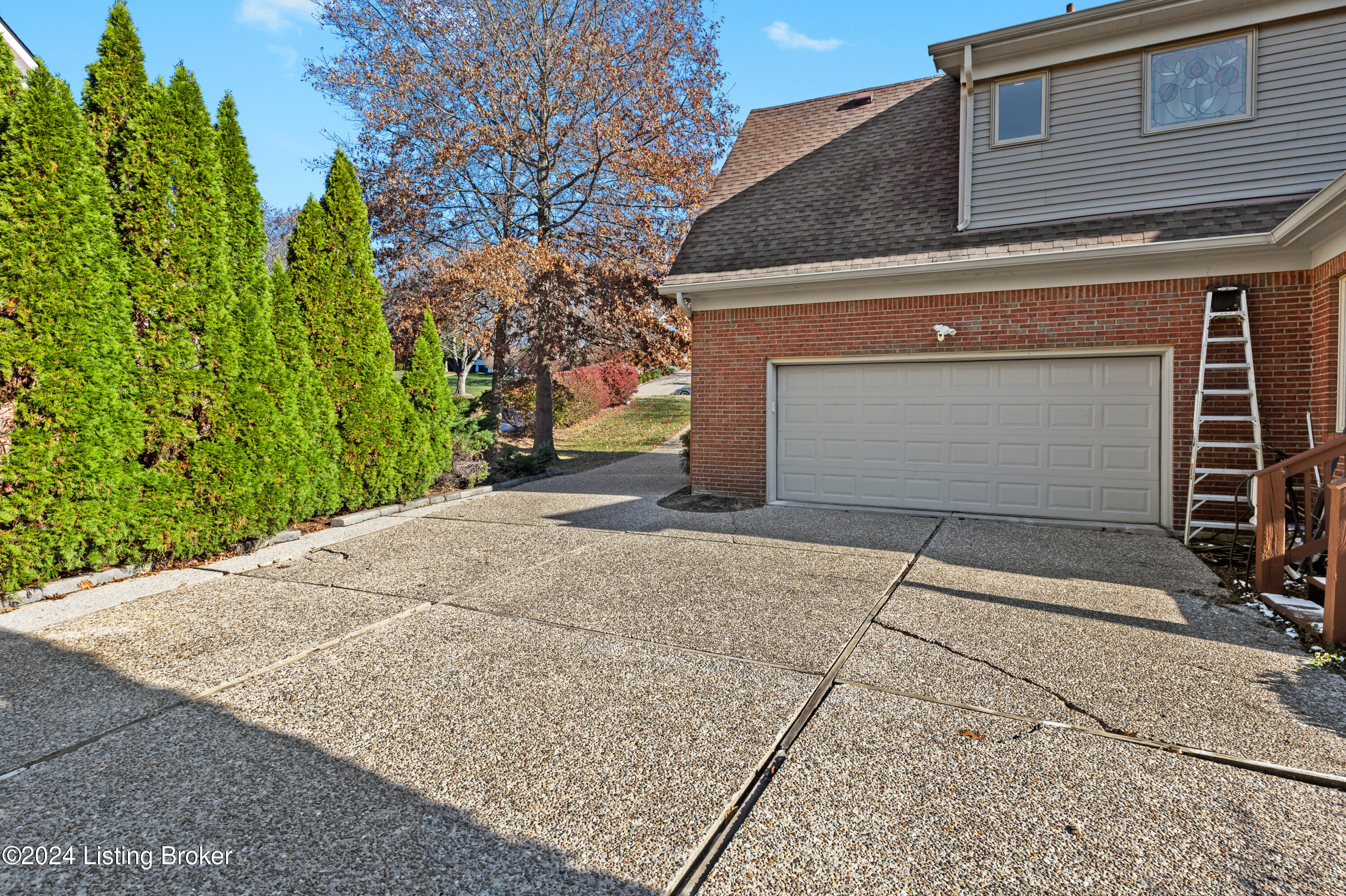 10423 Worthington Ln