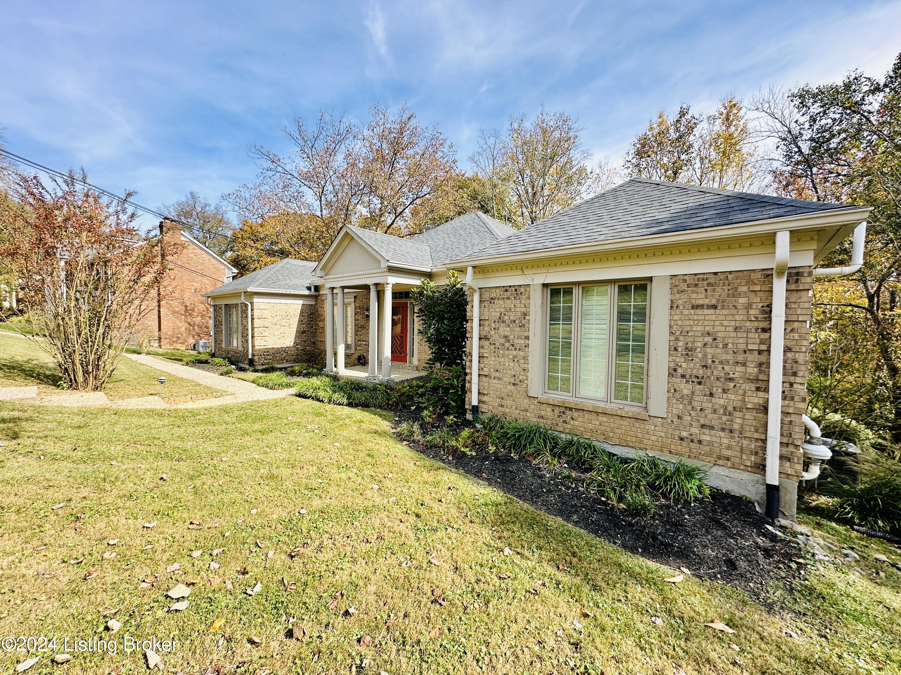 5220 Moccasin Trail