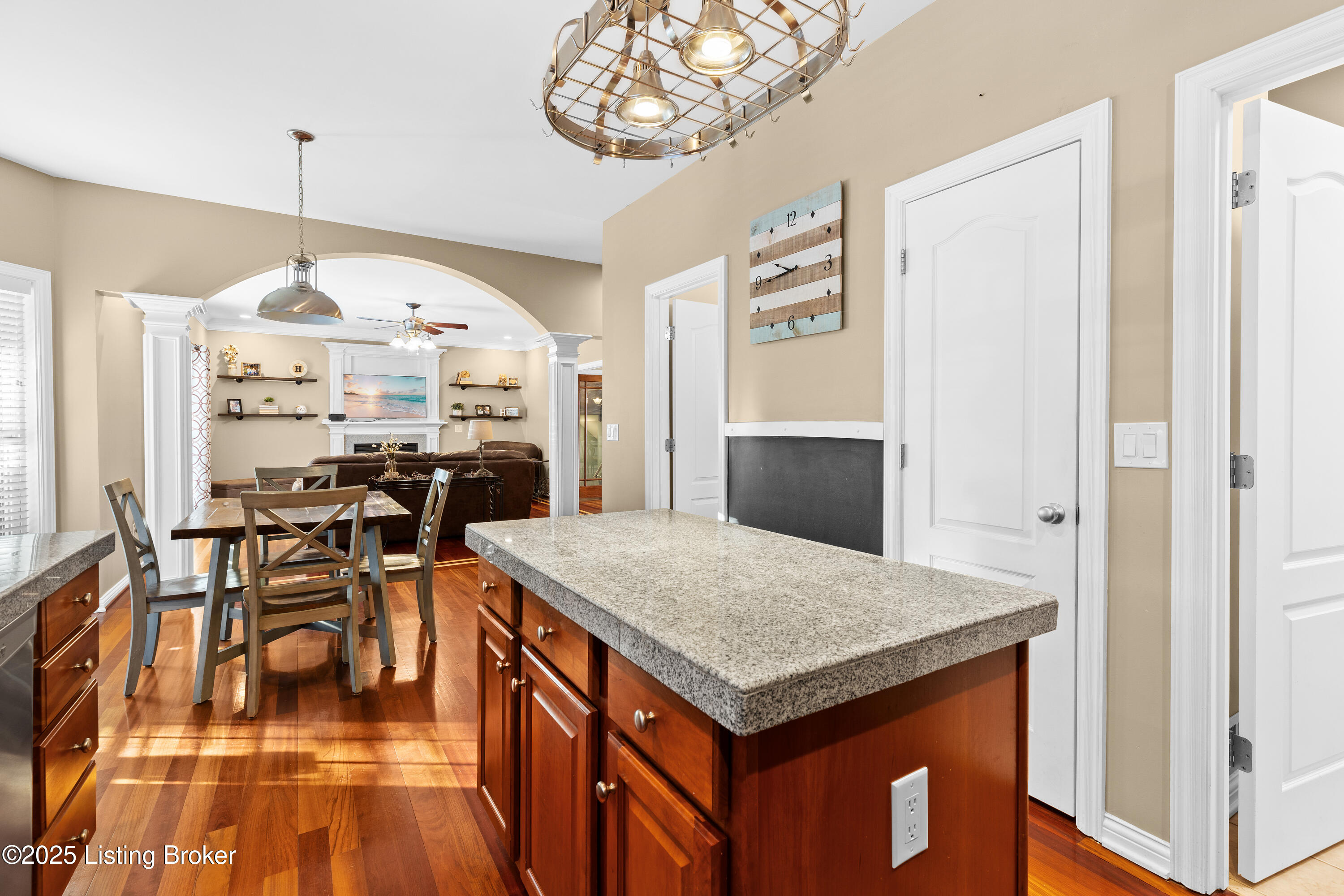 4101 Sunny Crossing Dr