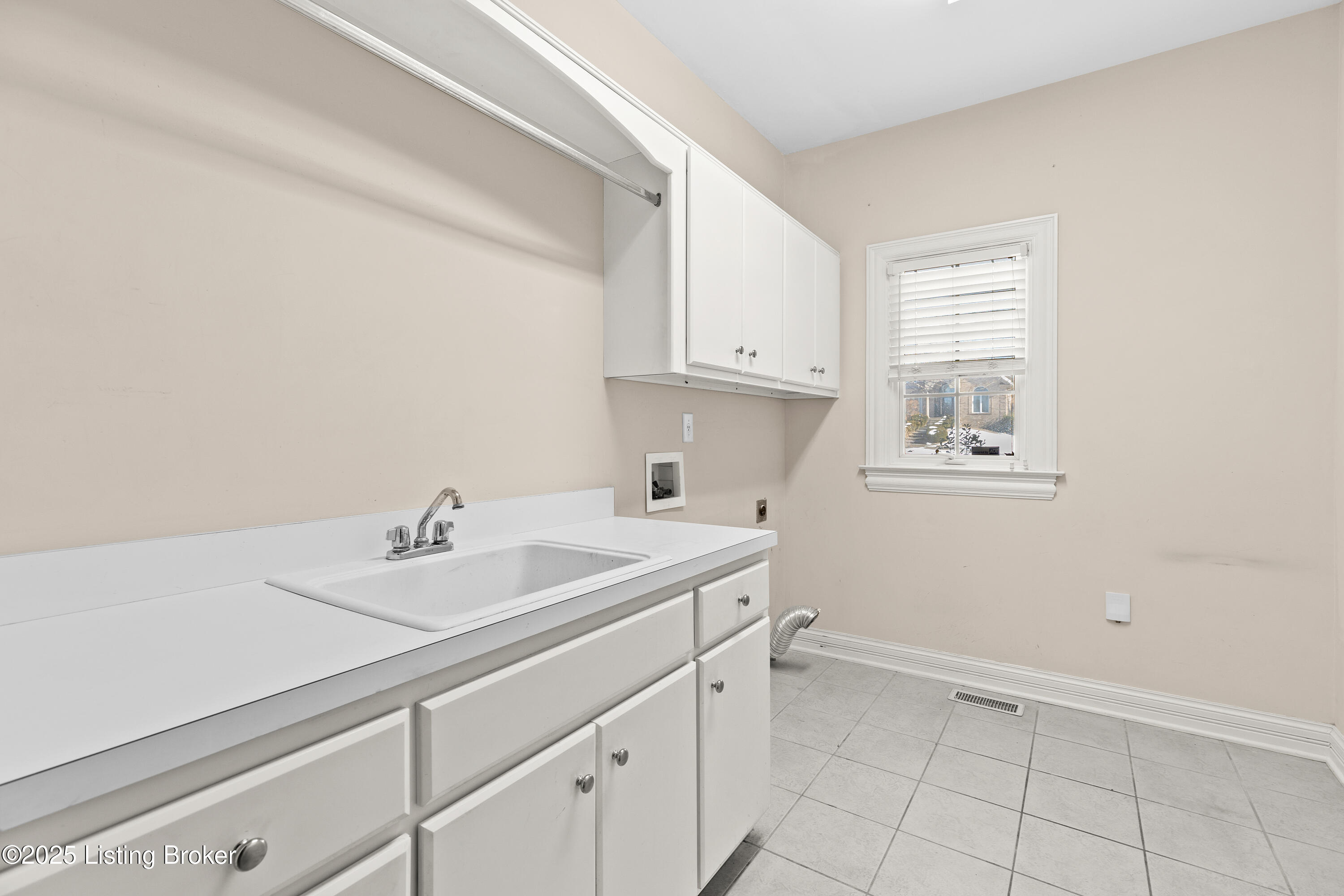 12030 Hunting Crest Dr