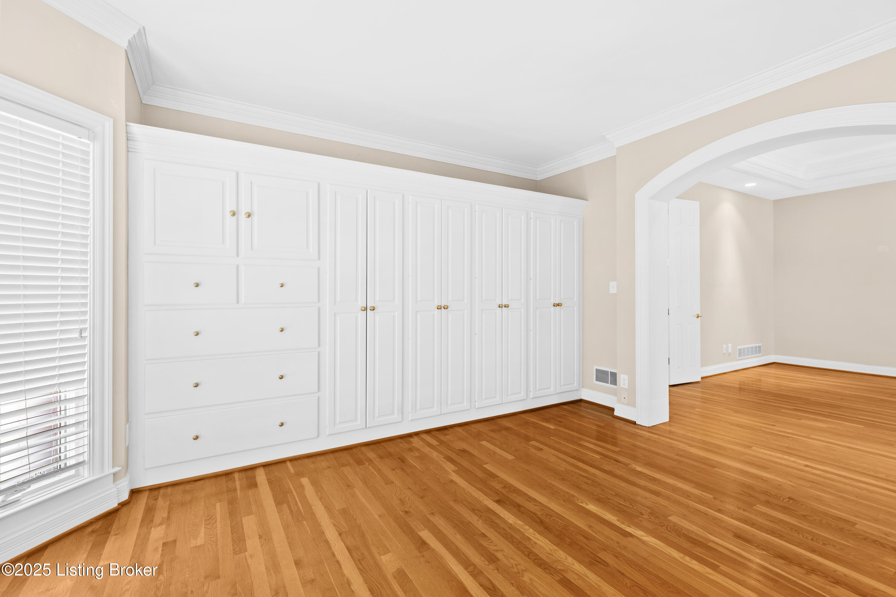 12030 Hunting Crest Dr