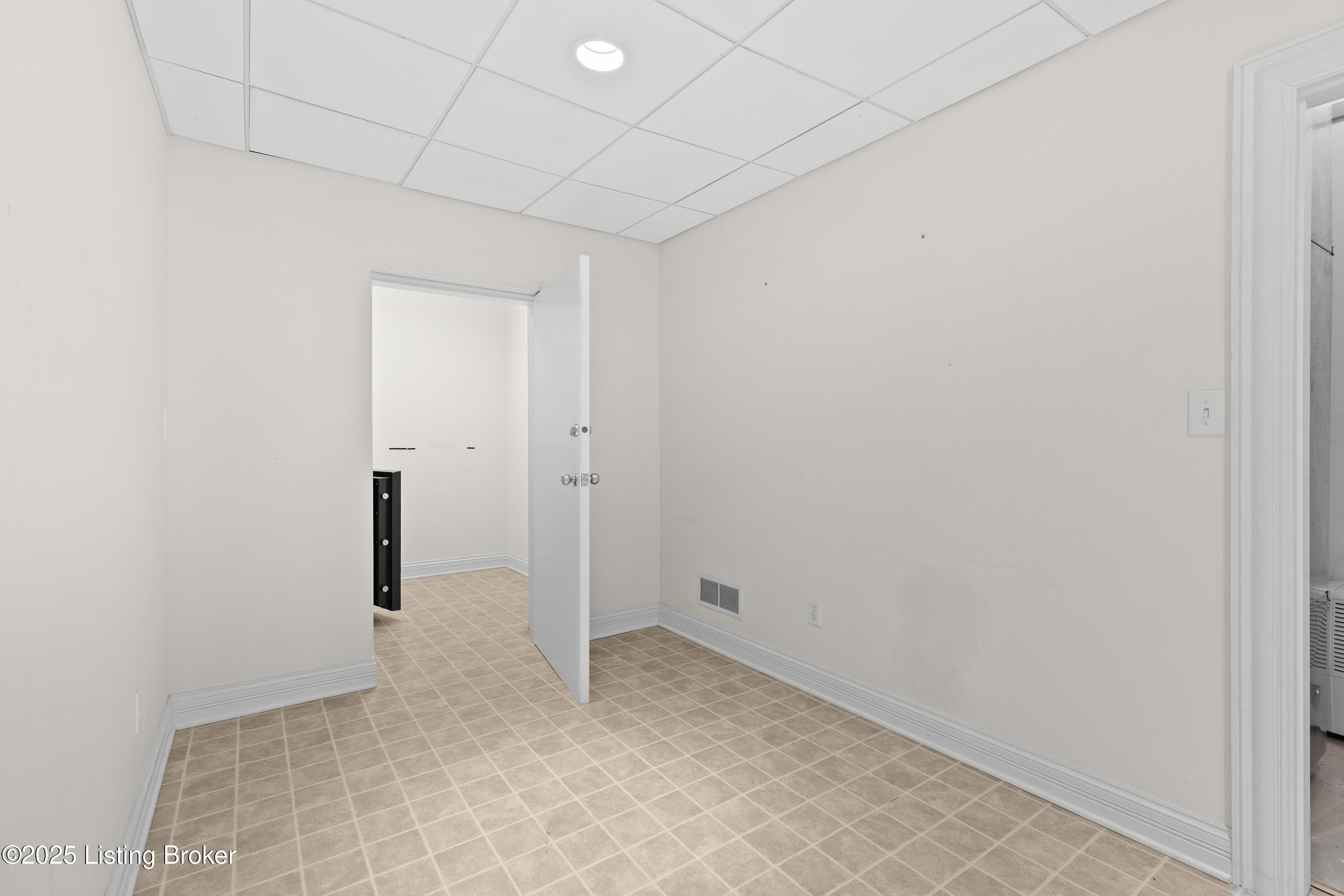 12030 Hunting Crest Dr