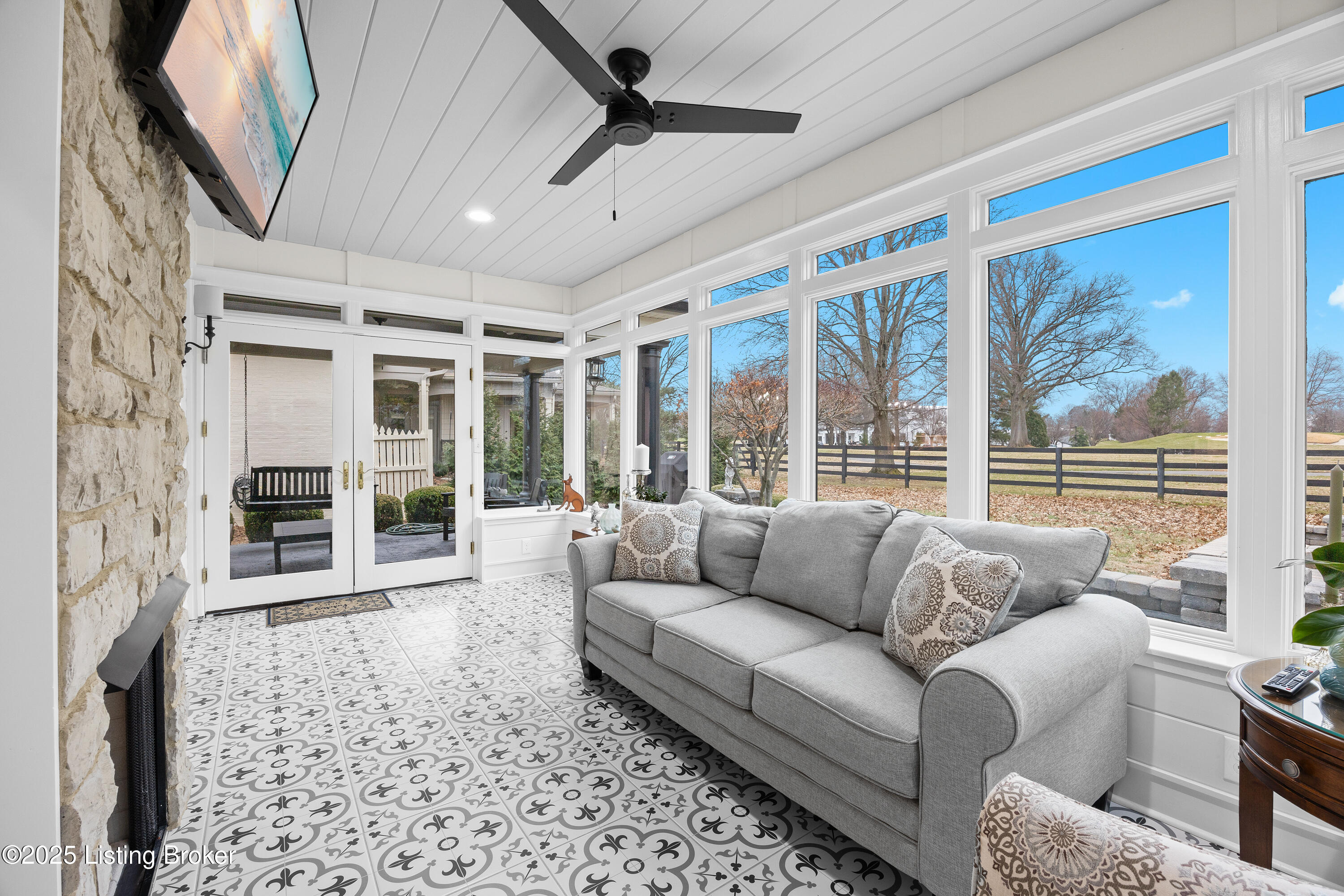 6014 Regal Springs Dr