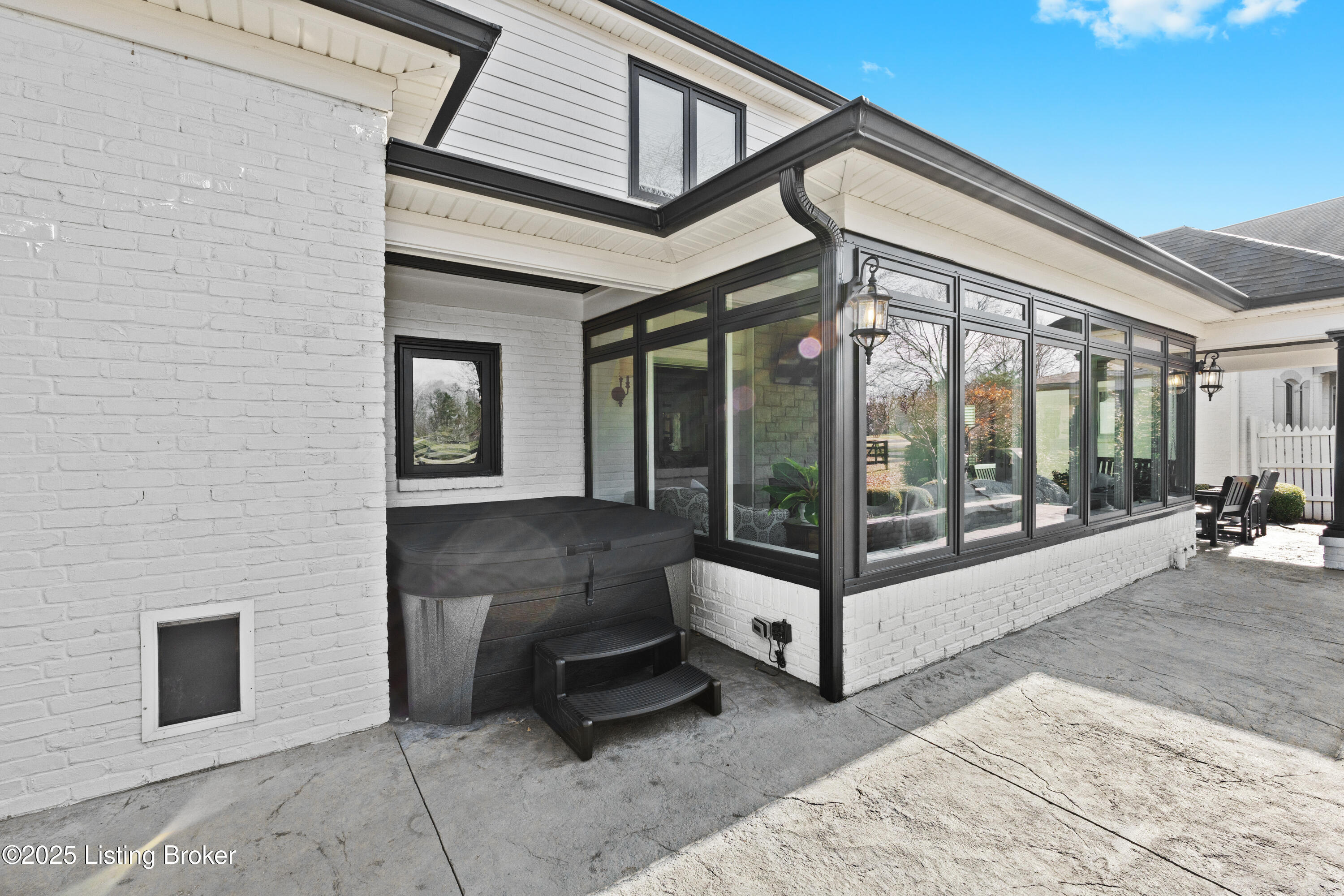 6014 Regal Springs Dr