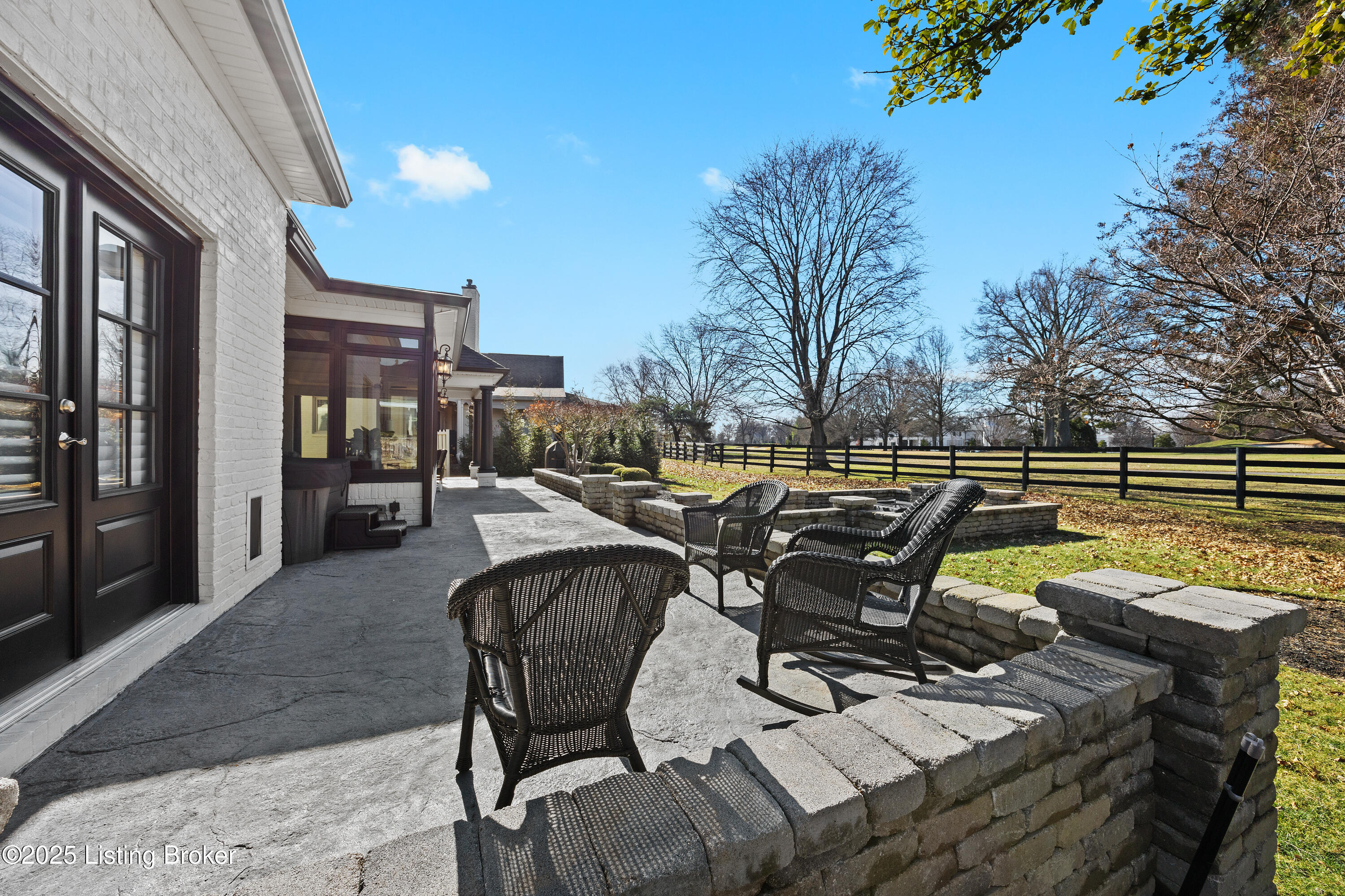6014 Regal Springs Dr