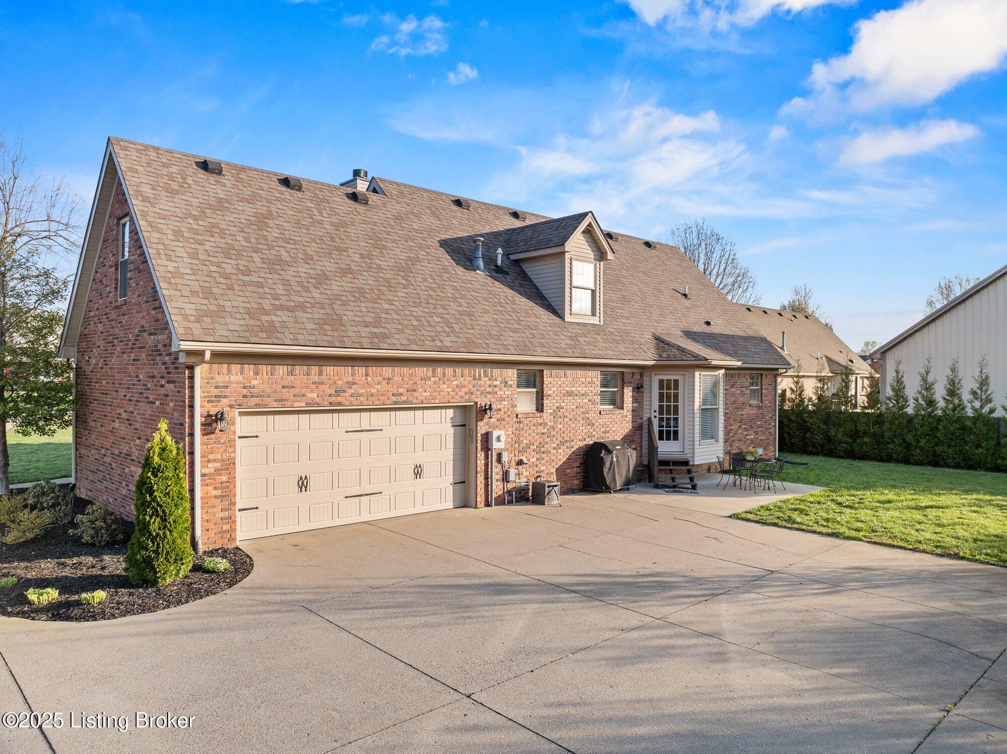113 Stoneledge Dr