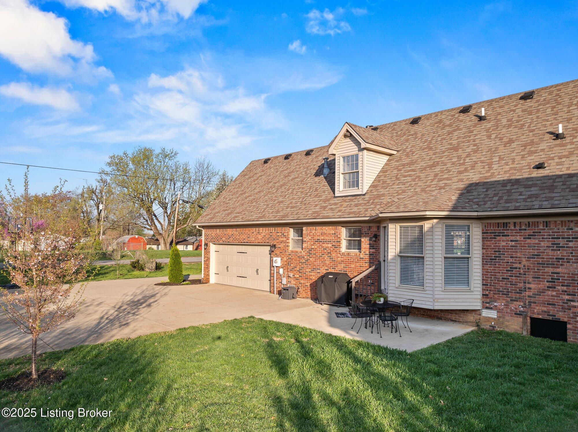 113 Stoneledge Dr