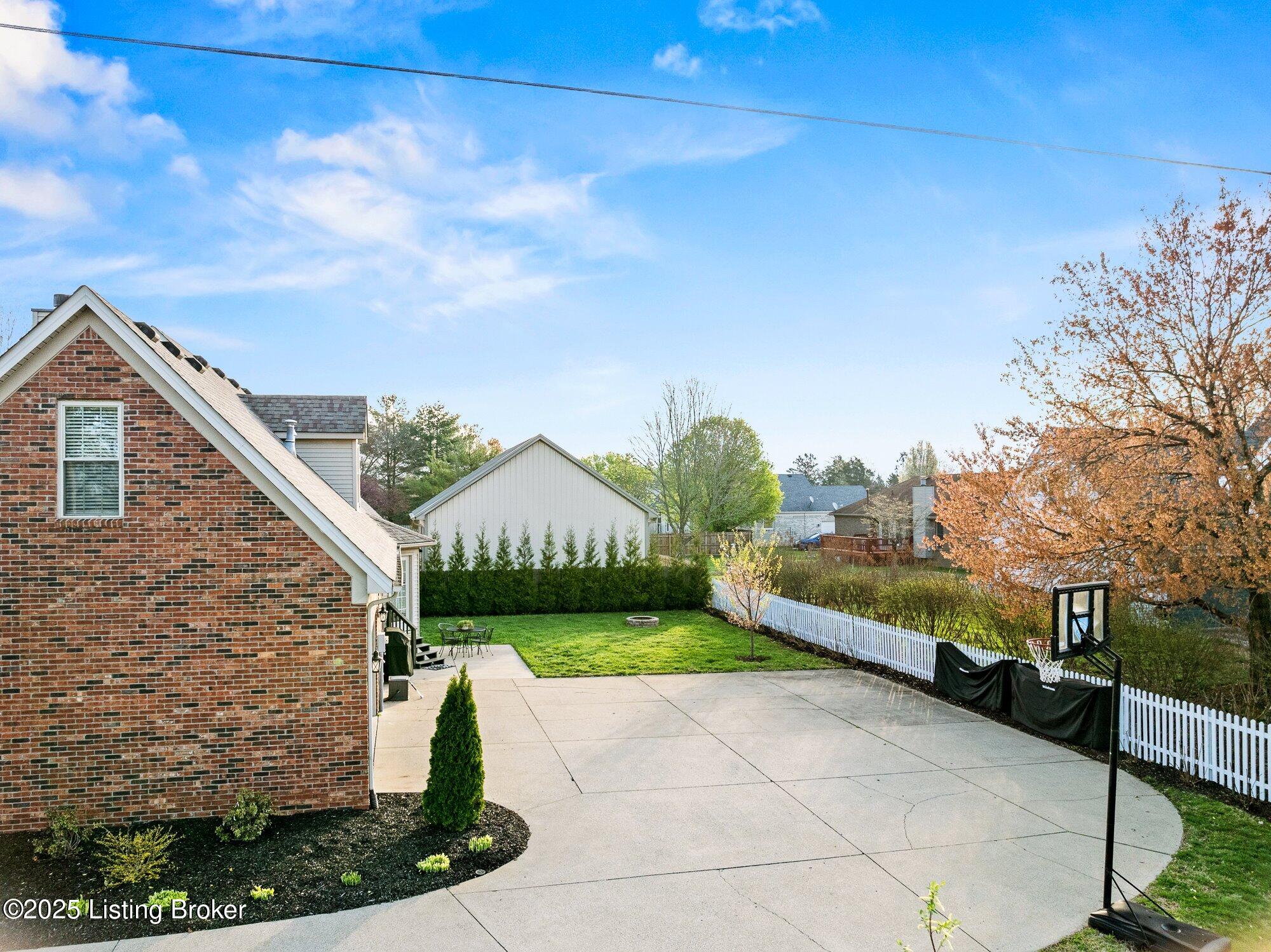 113 Stoneledge Dr