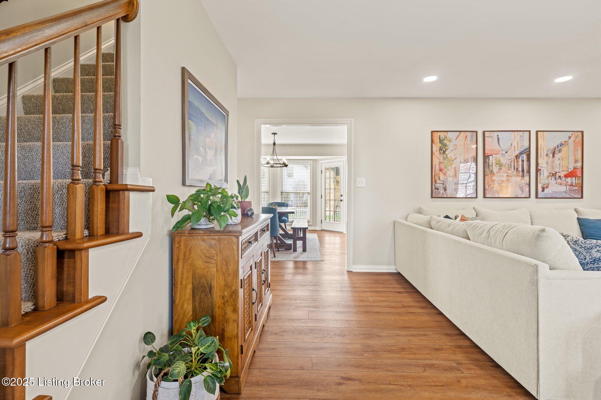 113 Stoneledge Dr