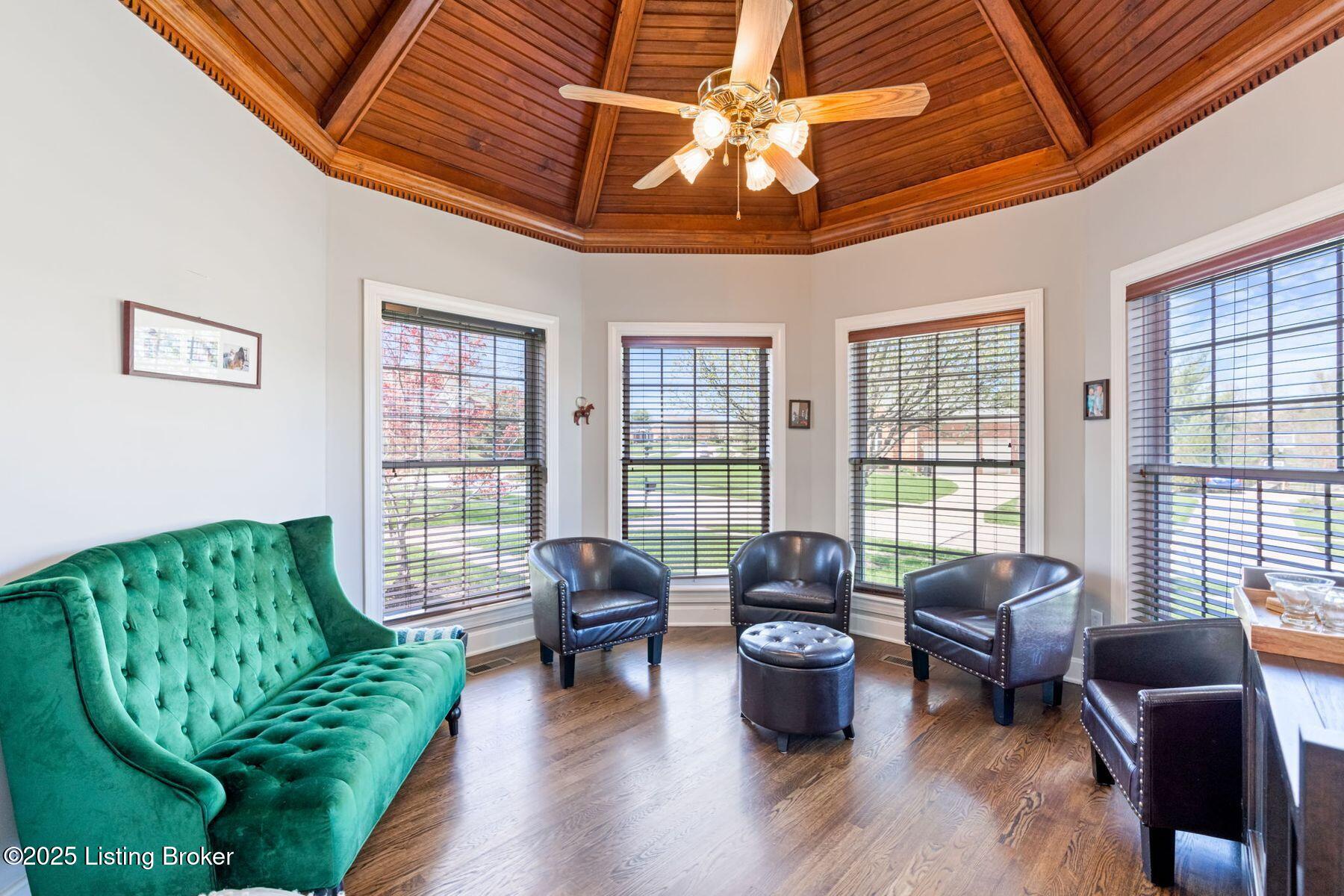 3025 Albrecht Dr