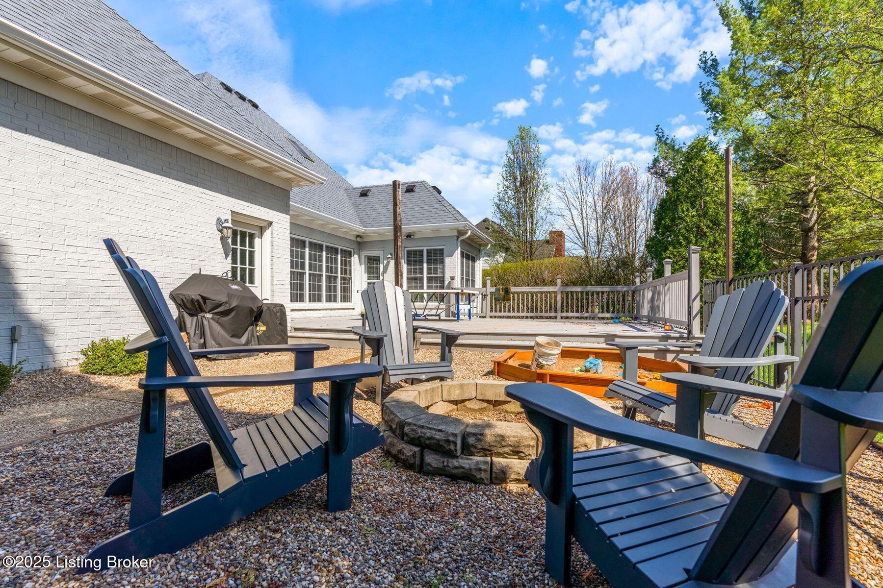 3025 Albrecht Dr