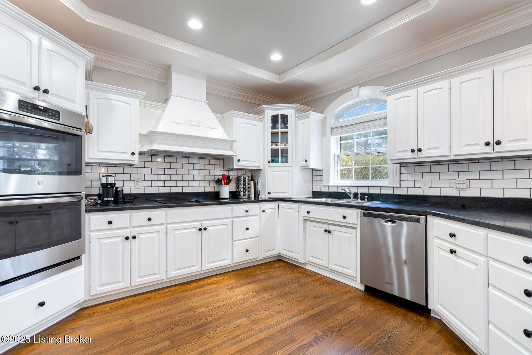 3025 Albrecht Dr