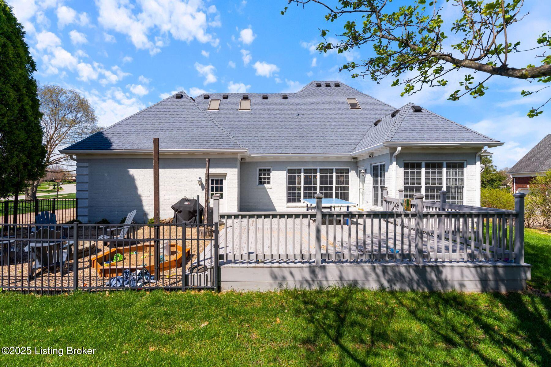 3025 Albrecht Dr