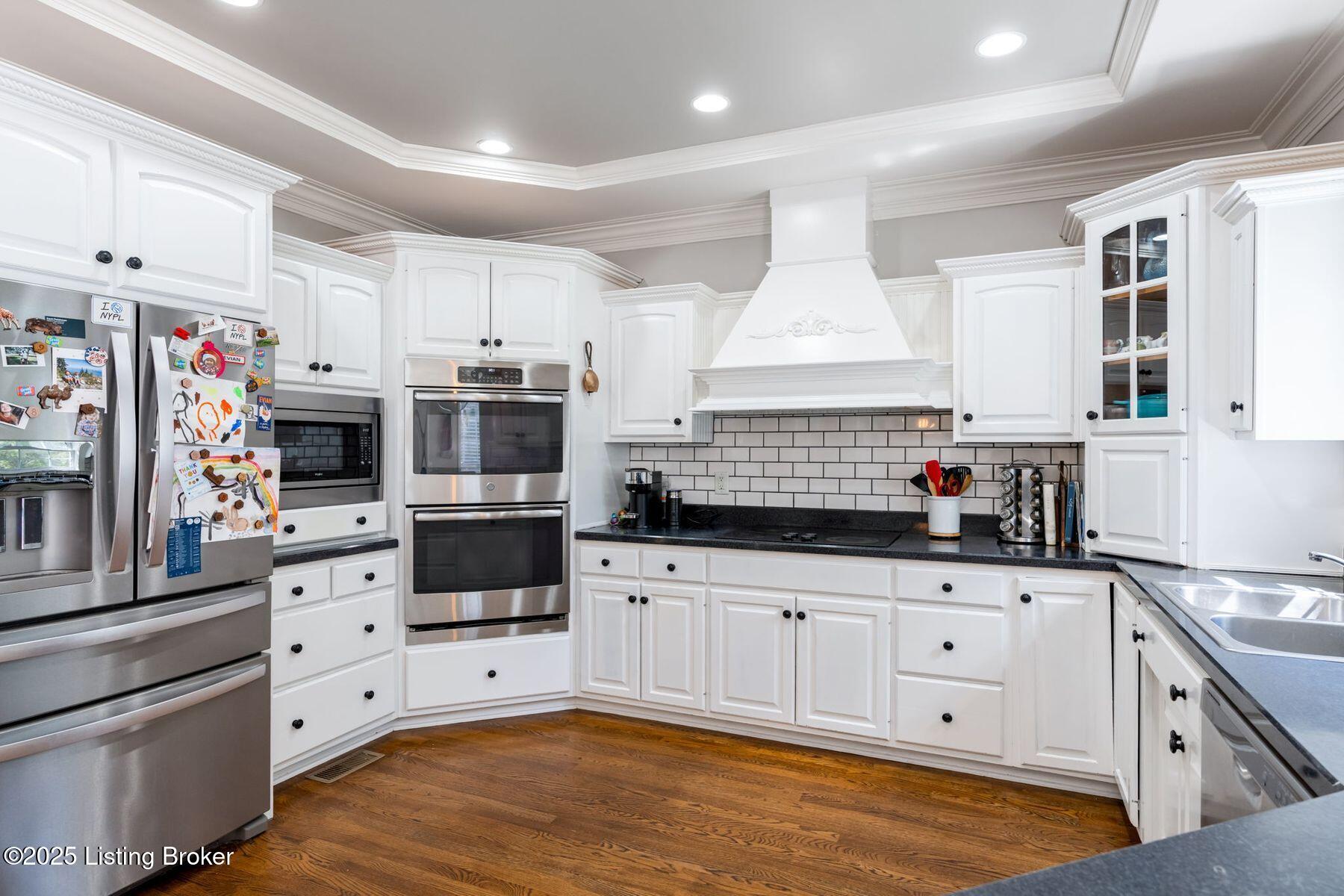 3025 Albrecht Dr