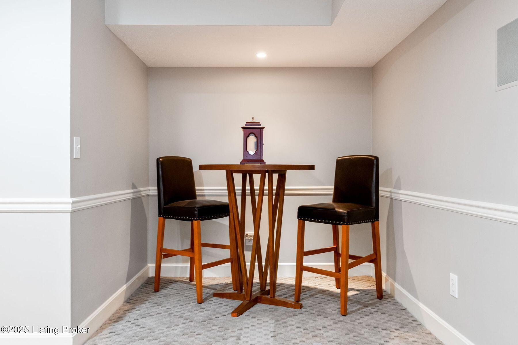3025 Albrecht Dr