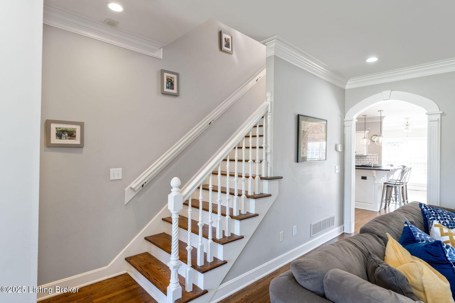 3025 Albrecht Dr