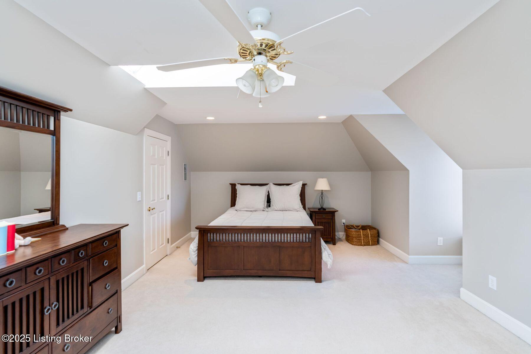 3025 Albrecht Dr