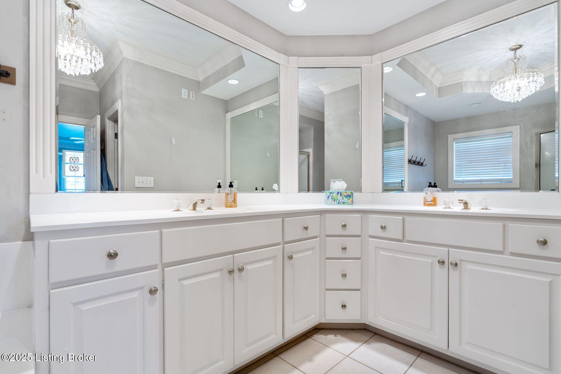 3025 Albrecht Dr