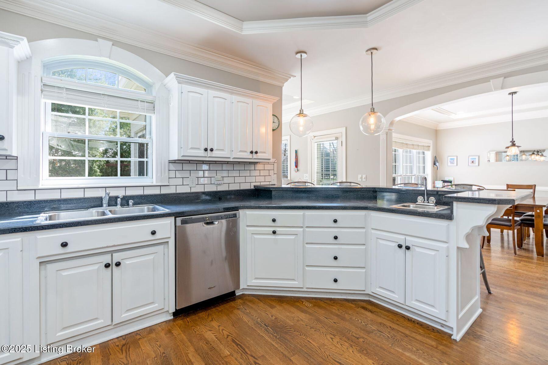 3025 Albrecht Dr