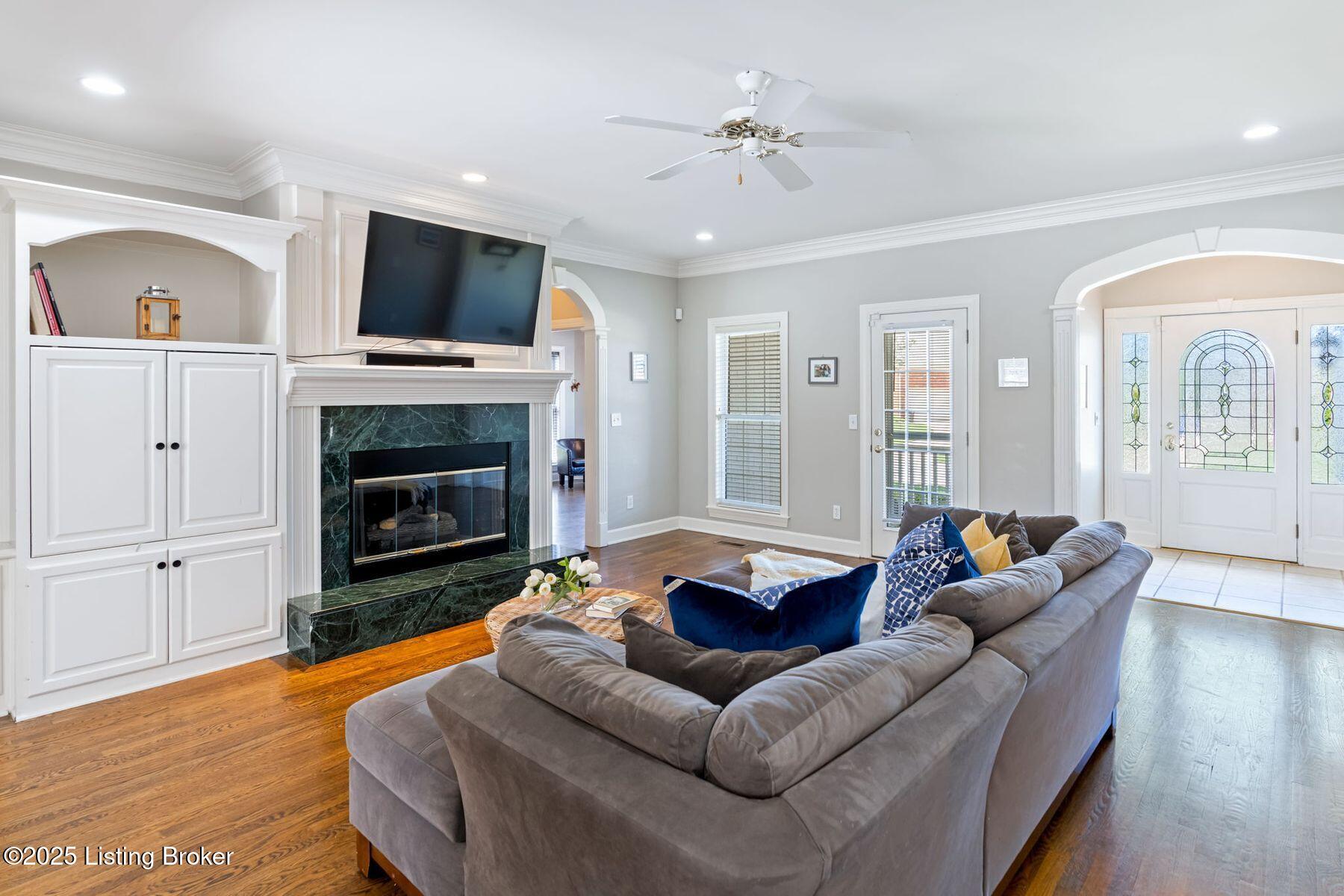3025 Albrecht Dr