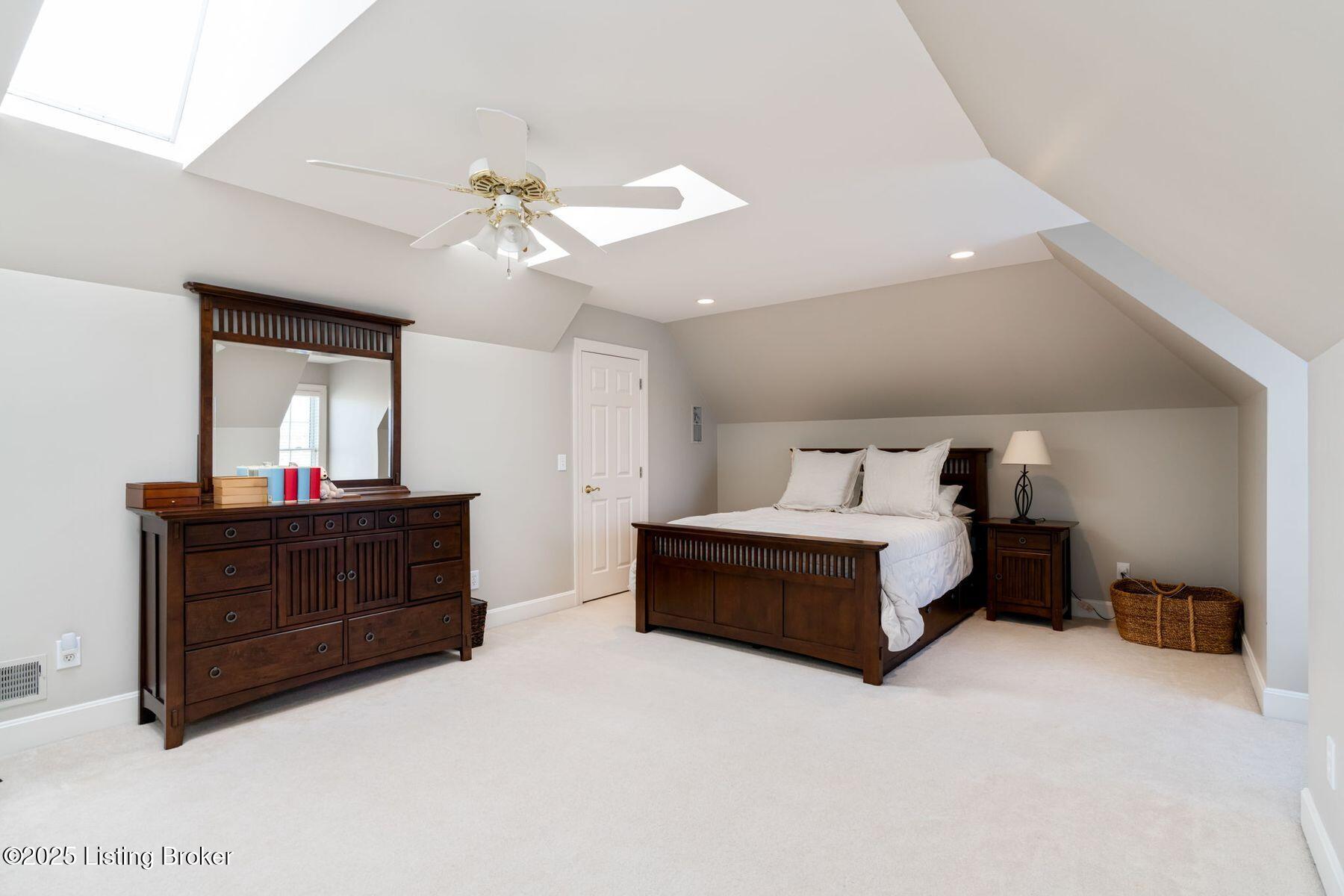 3025 Albrecht Dr