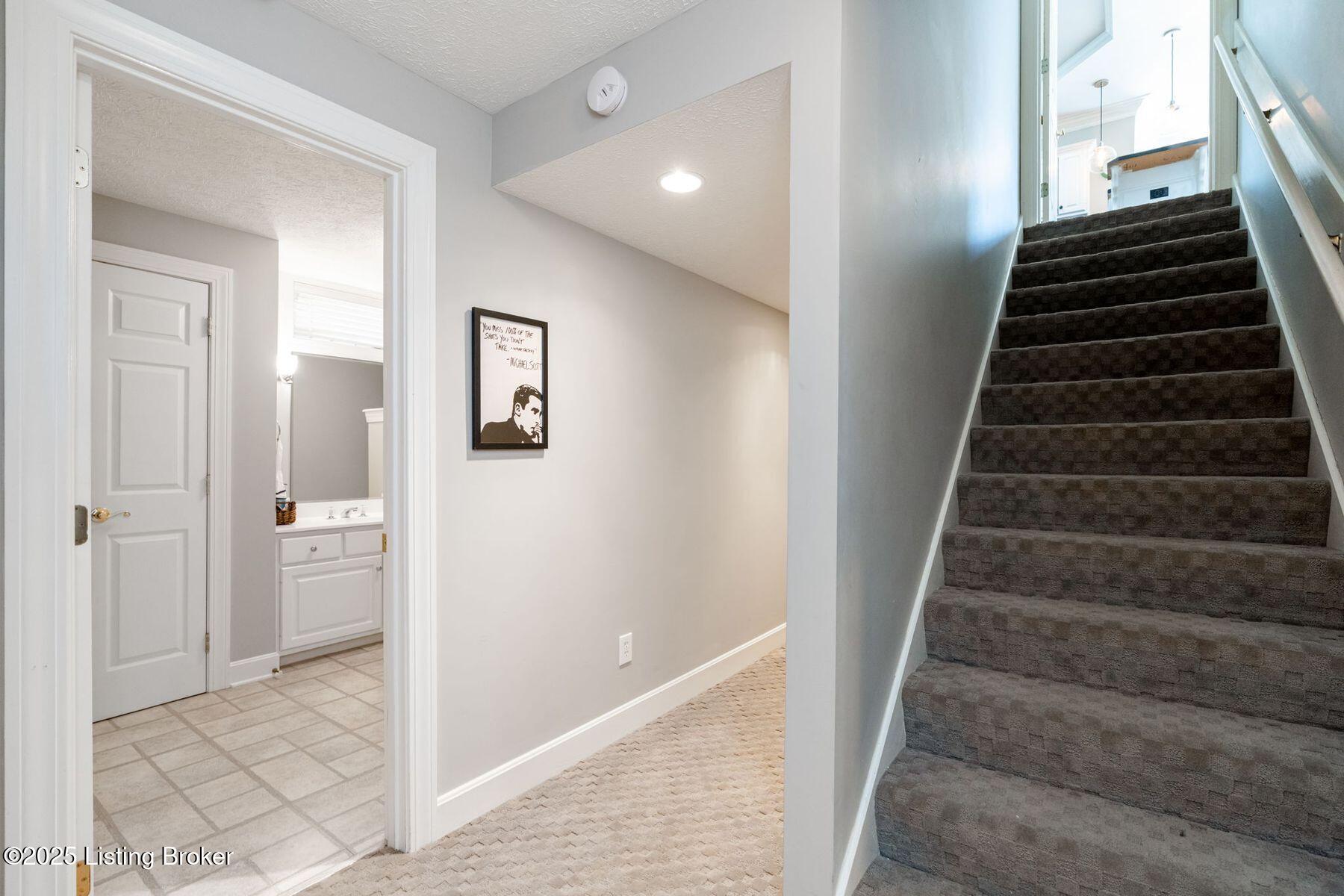 3025 Albrecht Dr