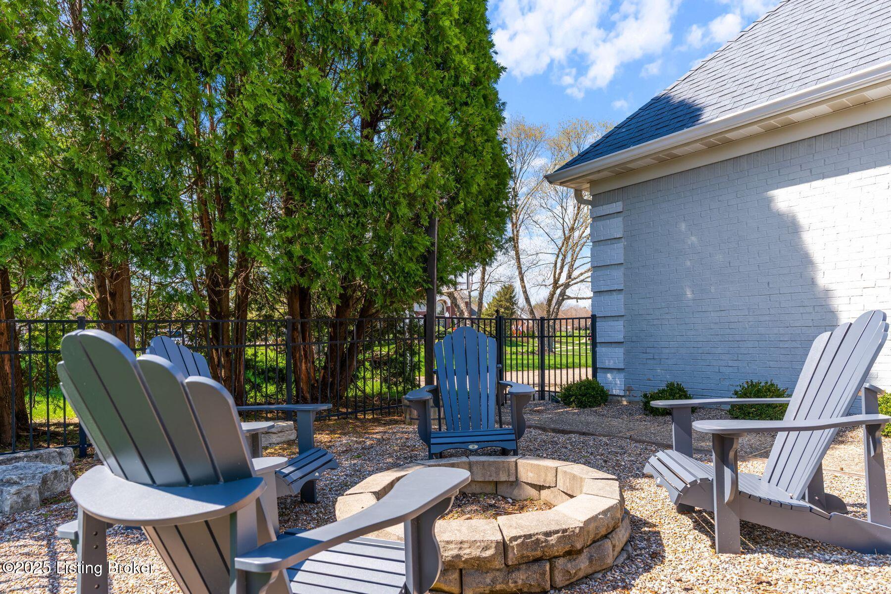 3025 Albrecht Dr