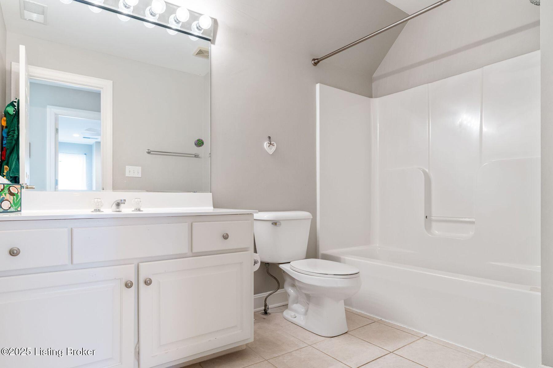 3025 Albrecht Dr
