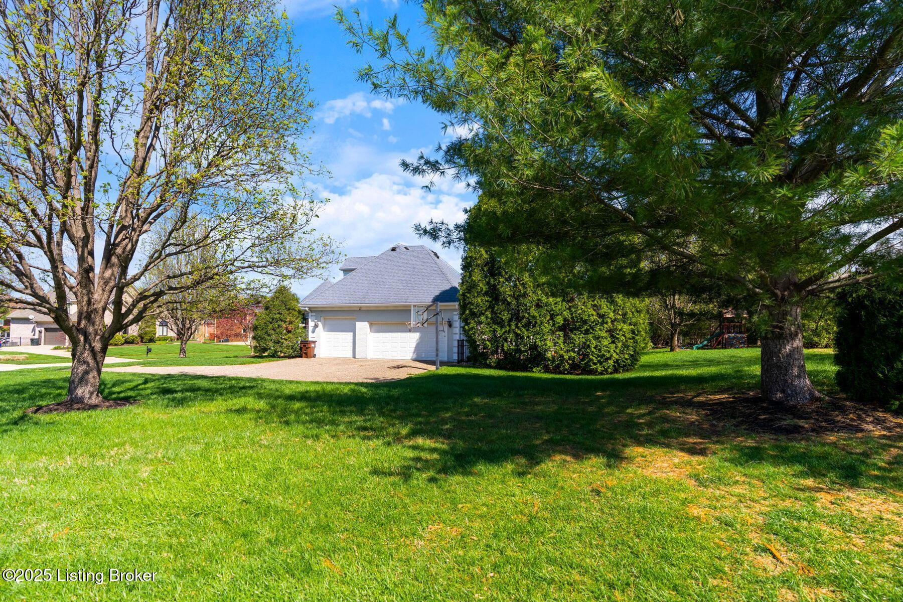 3025 Albrecht Dr
