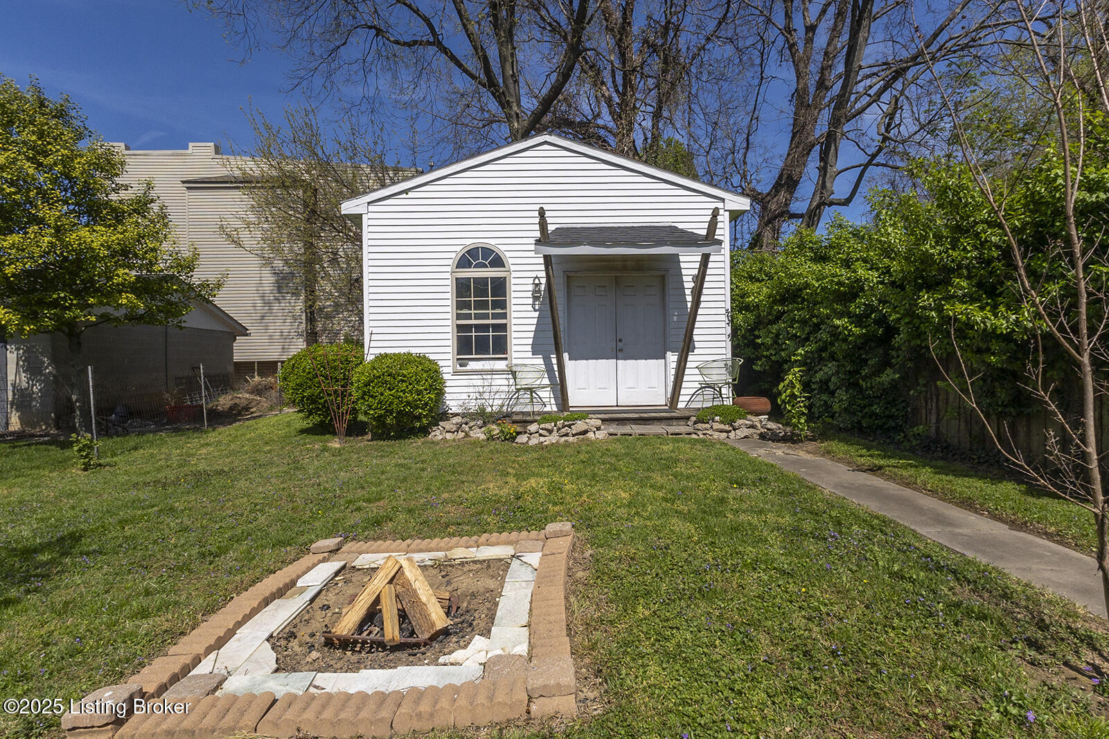 1103 Julia Ave
