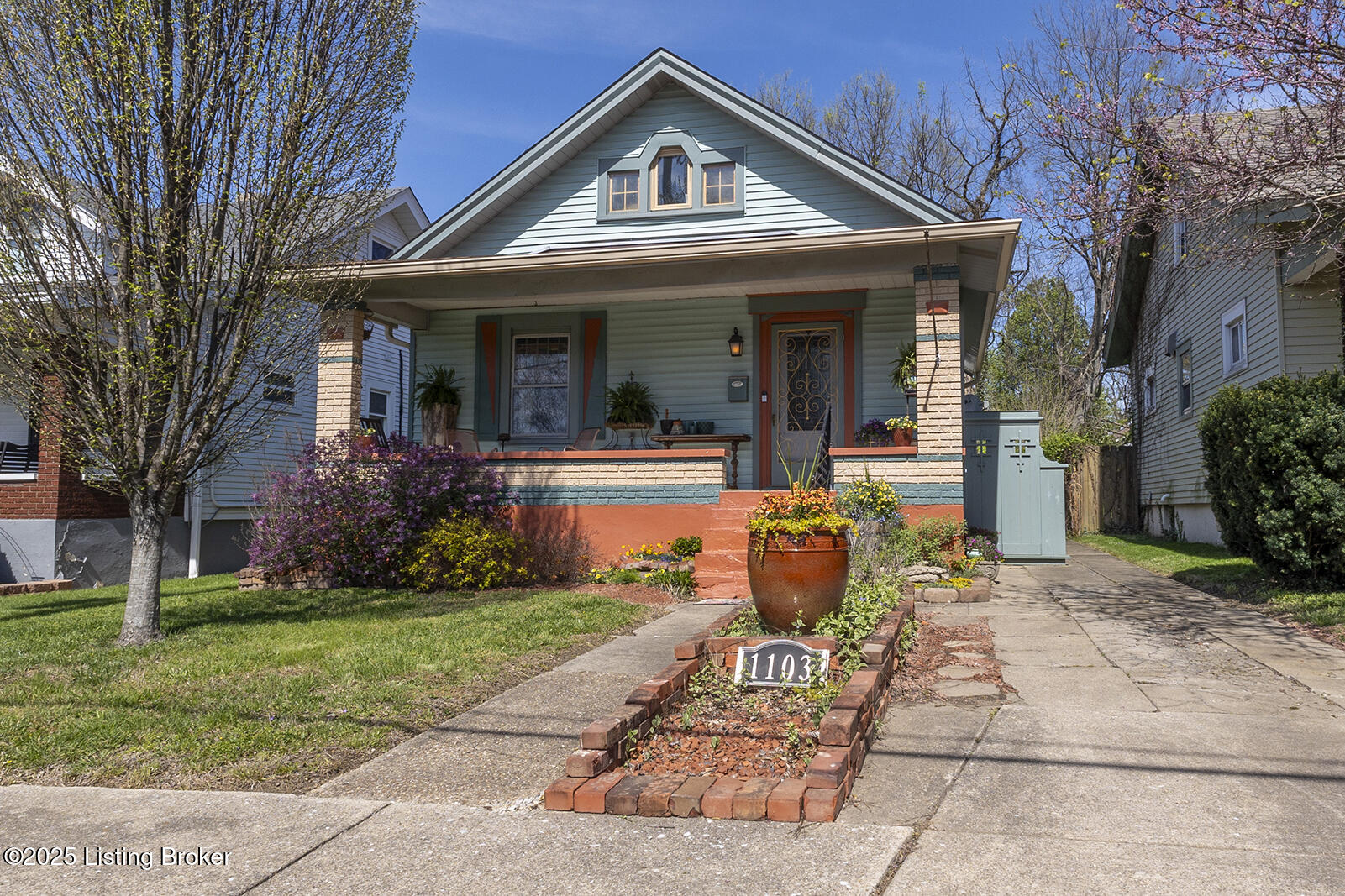 1103 Julia Ave