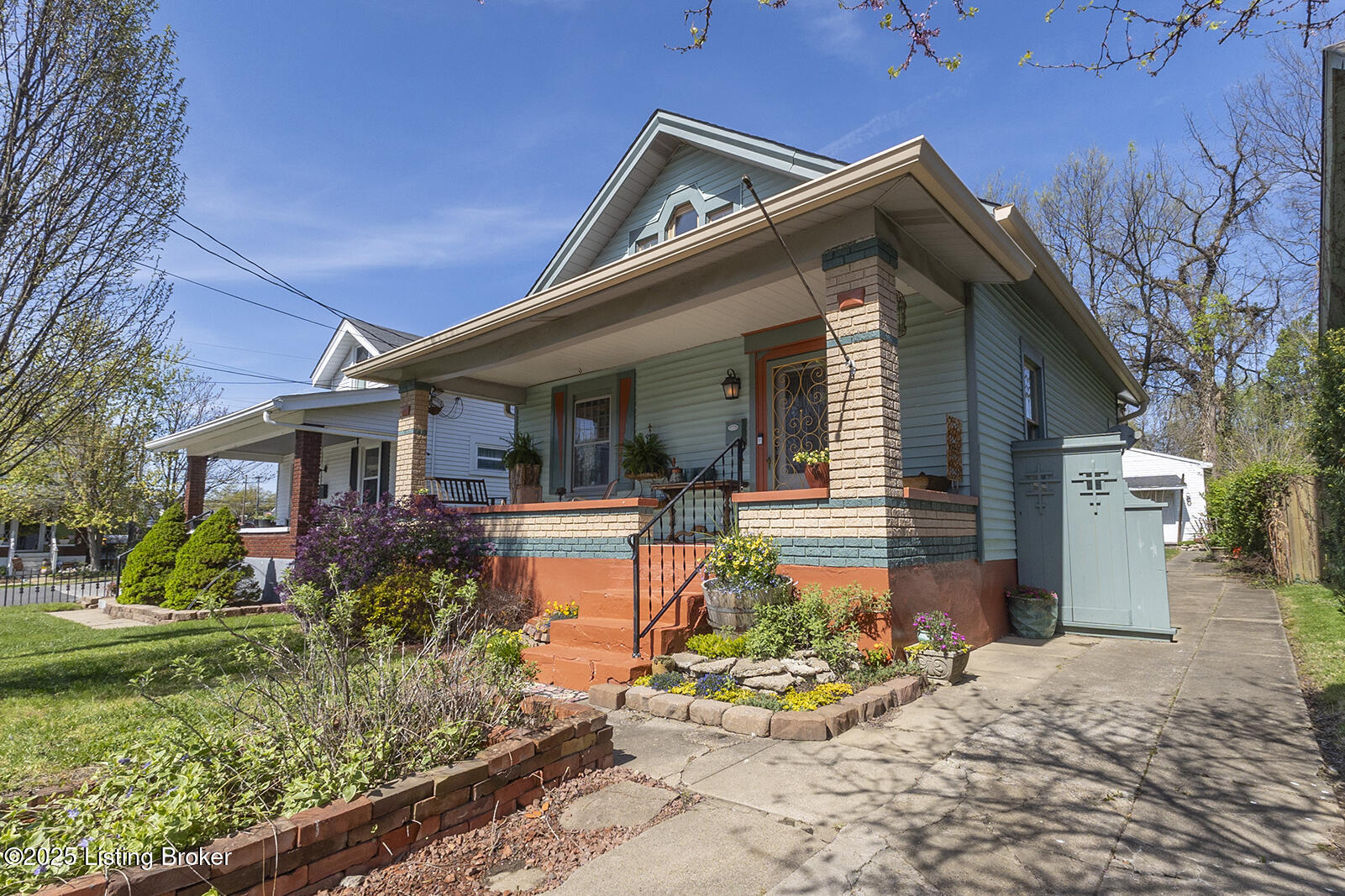 1103 Julia Ave