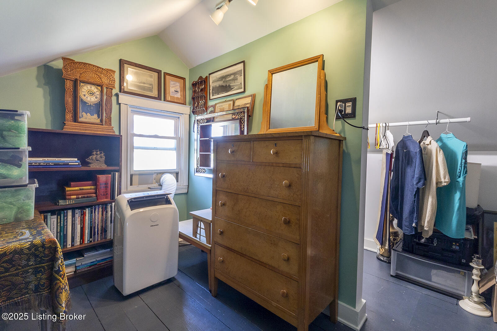 1103 Julia Ave
