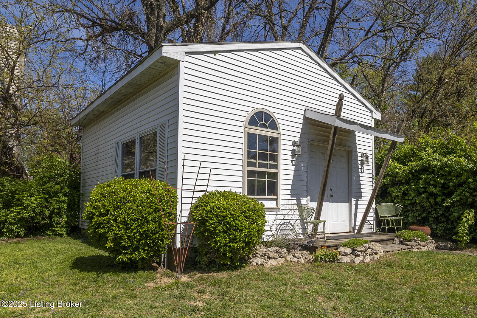 1103 Julia Ave