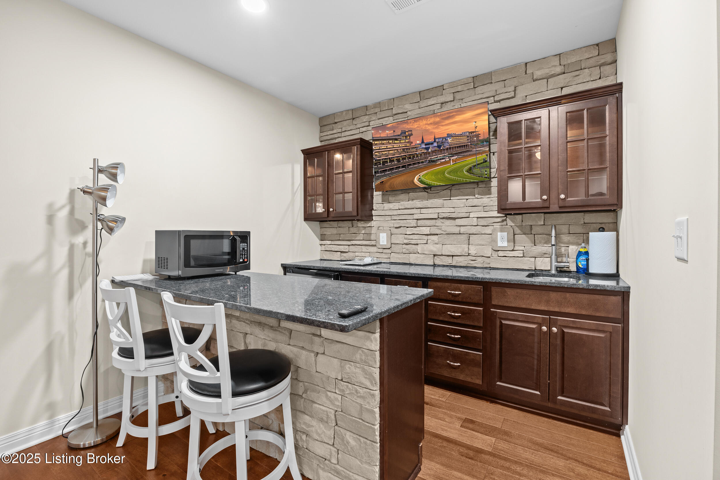 104 Whispering Pines Cir