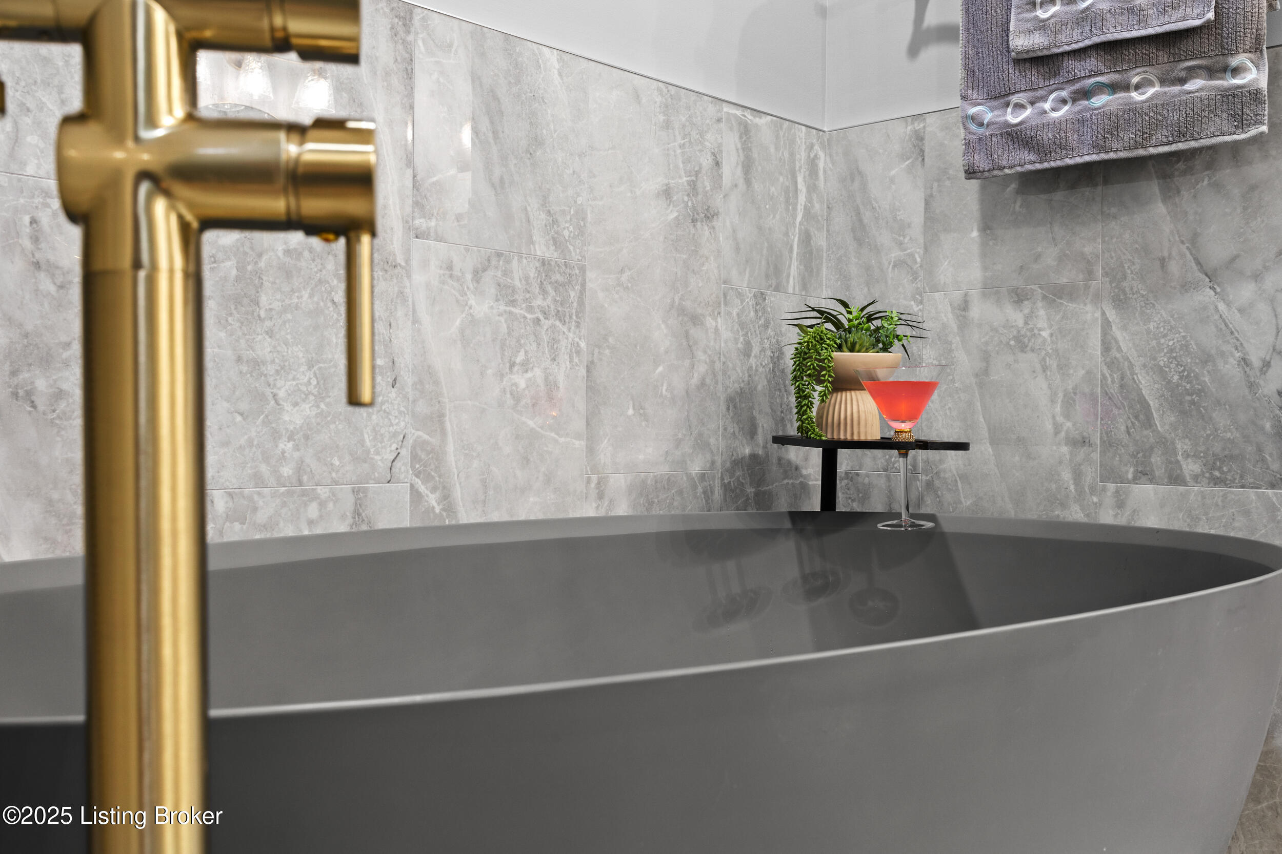 104 Whispering Pines Cir