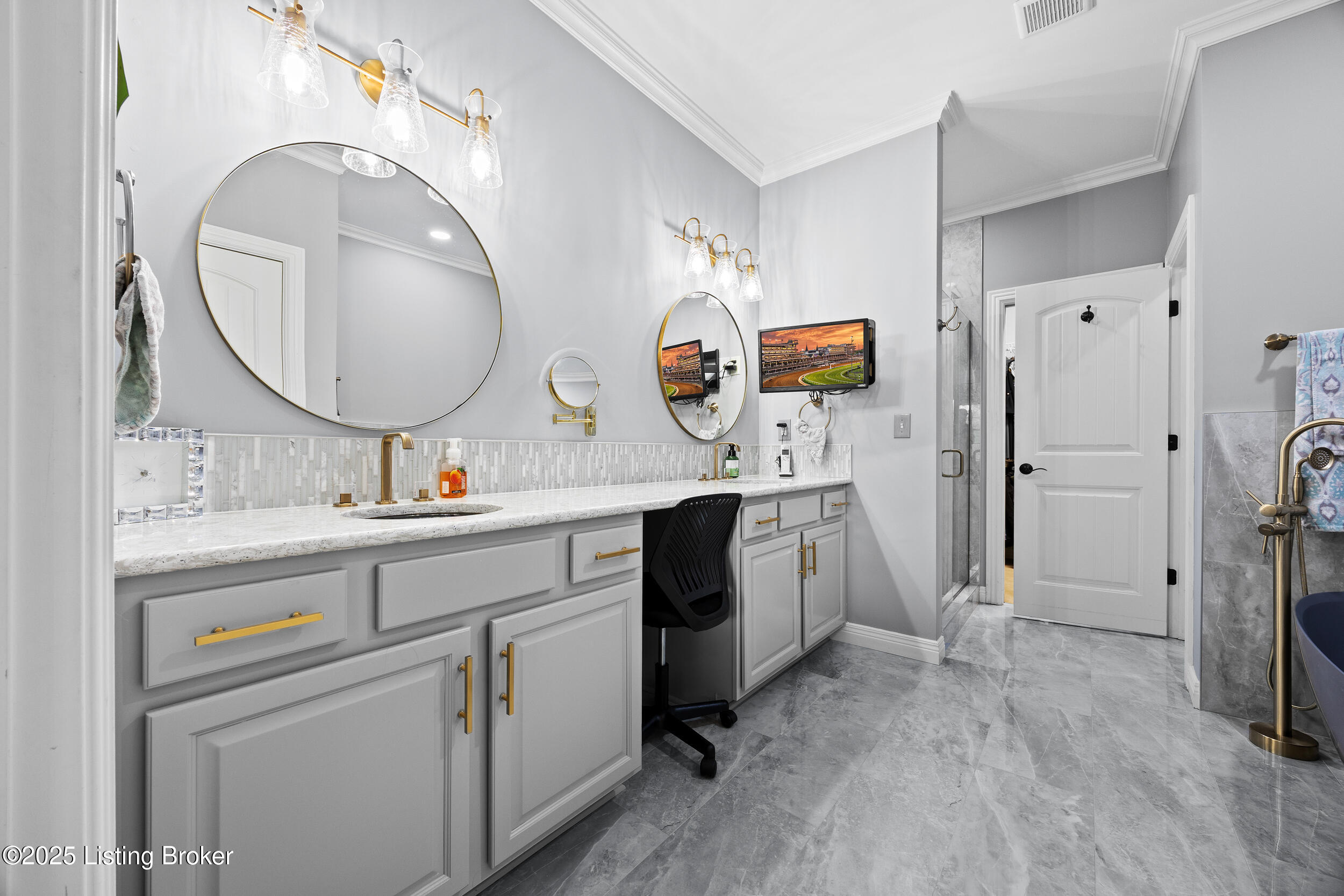 104 Whispering Pines Cir