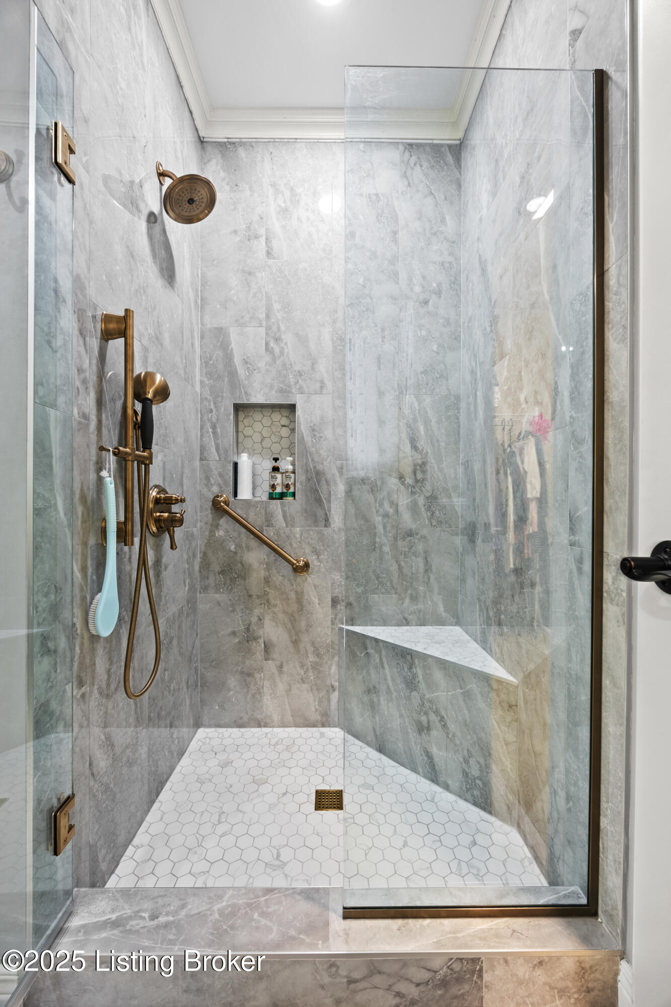 104 Whispering Pines Cir