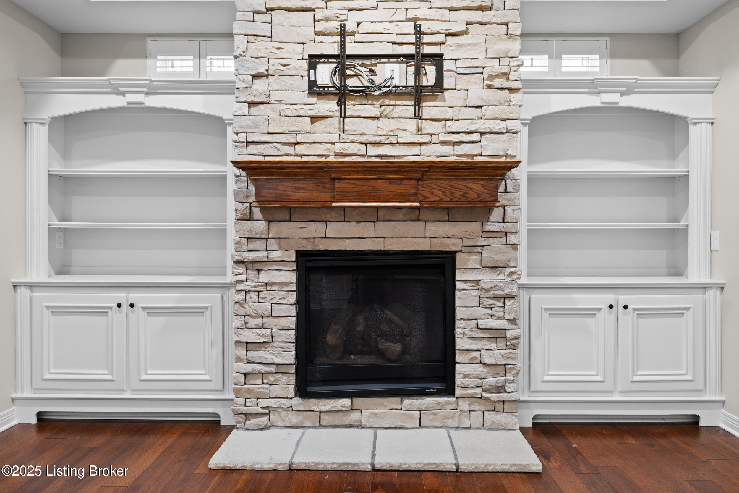 104 Whispering Pines Cir