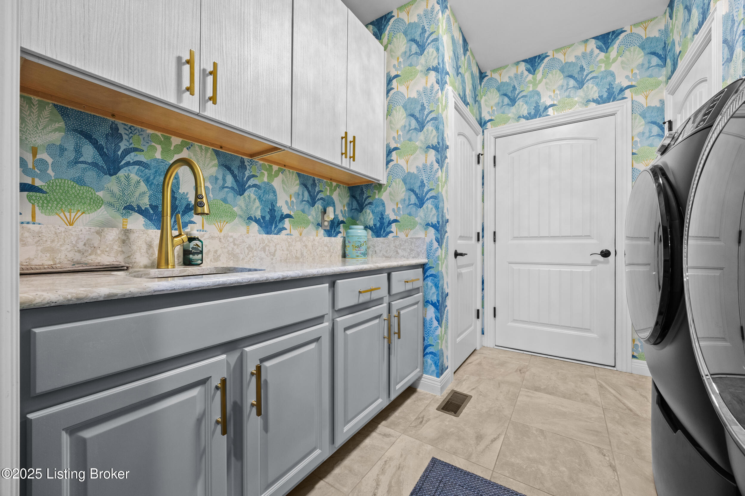 104 Whispering Pines Cir