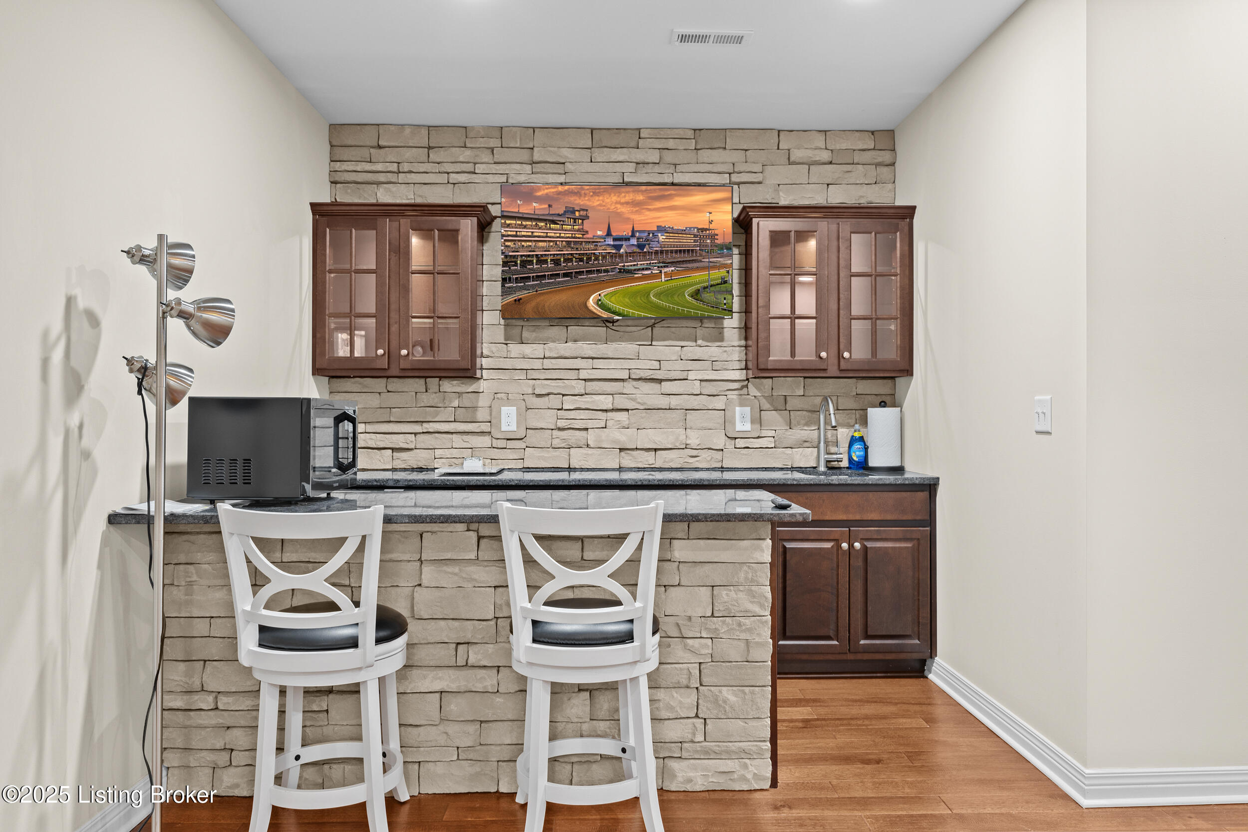 104 Whispering Pines Cir