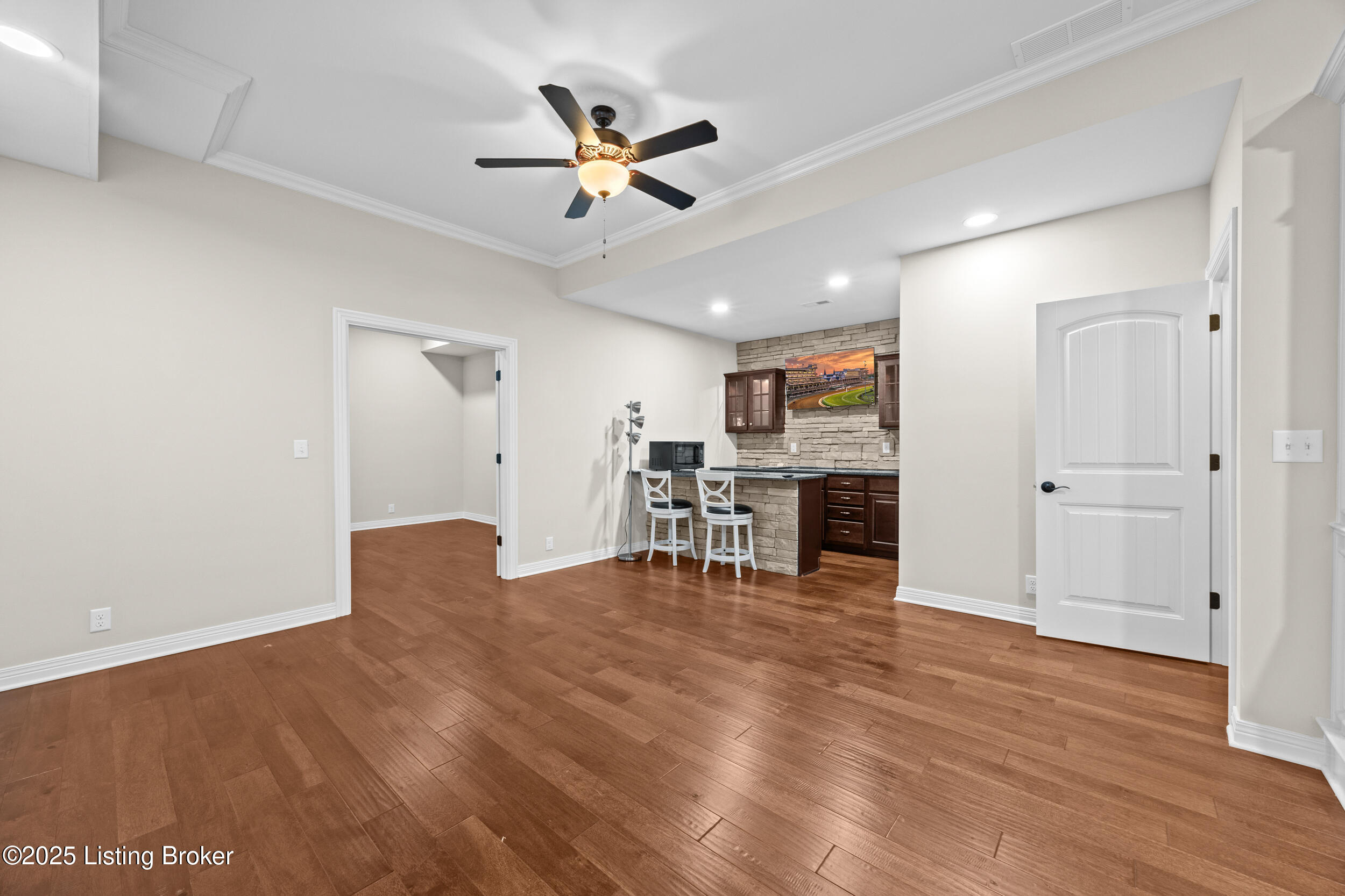 104 Whispering Pines Cir