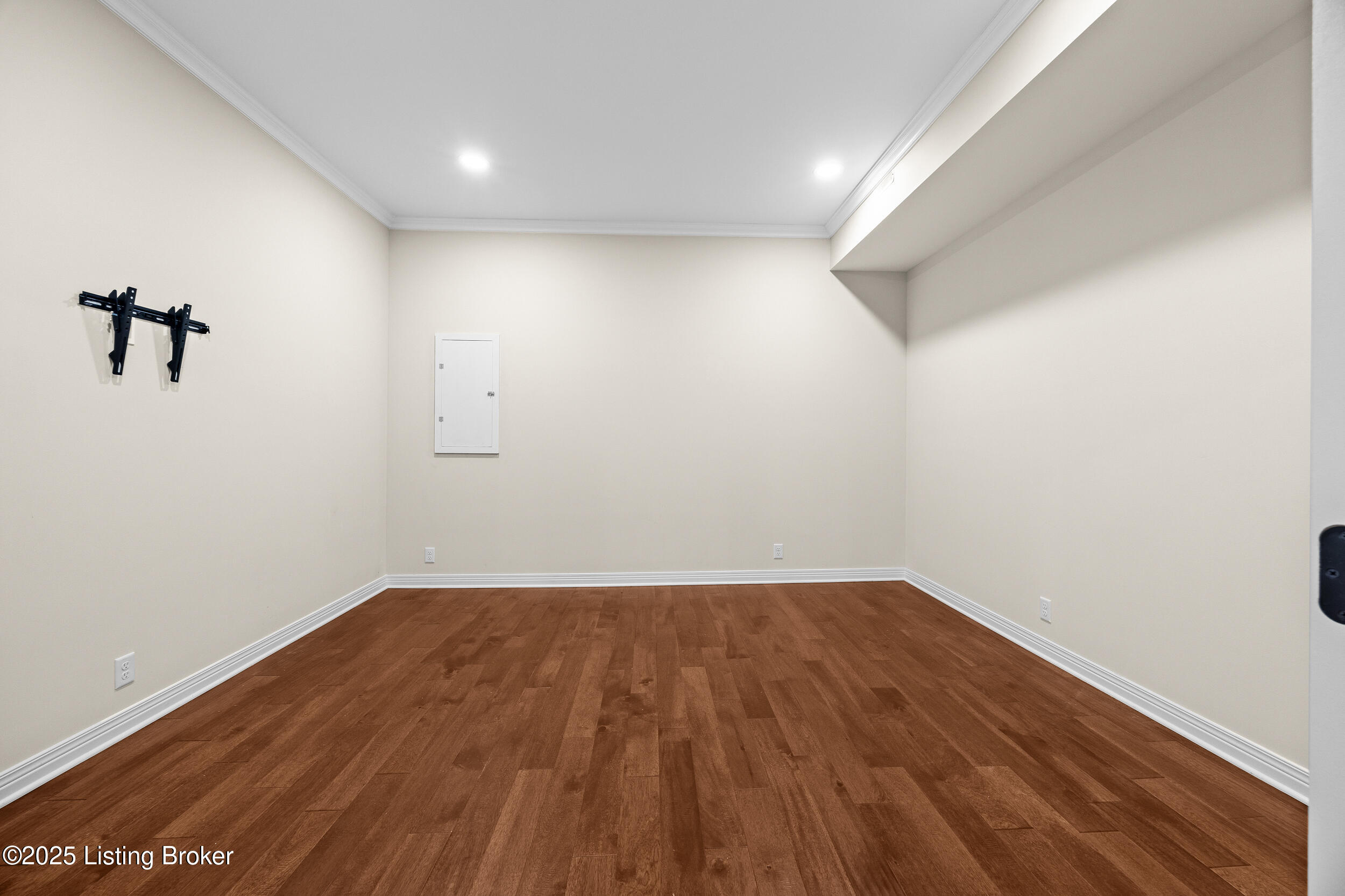 104 Whispering Pines Cir