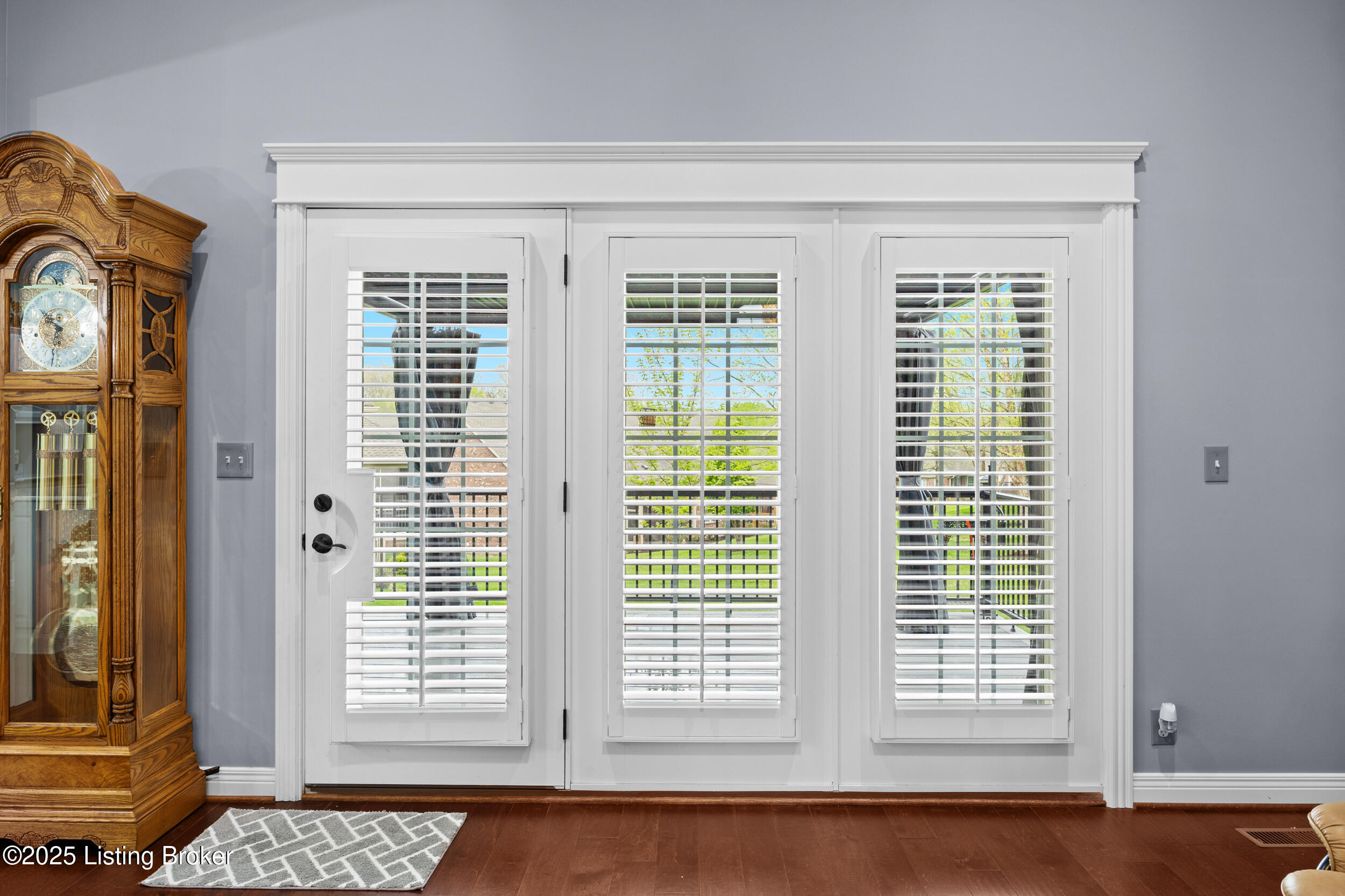 104 Whispering Pines Cir