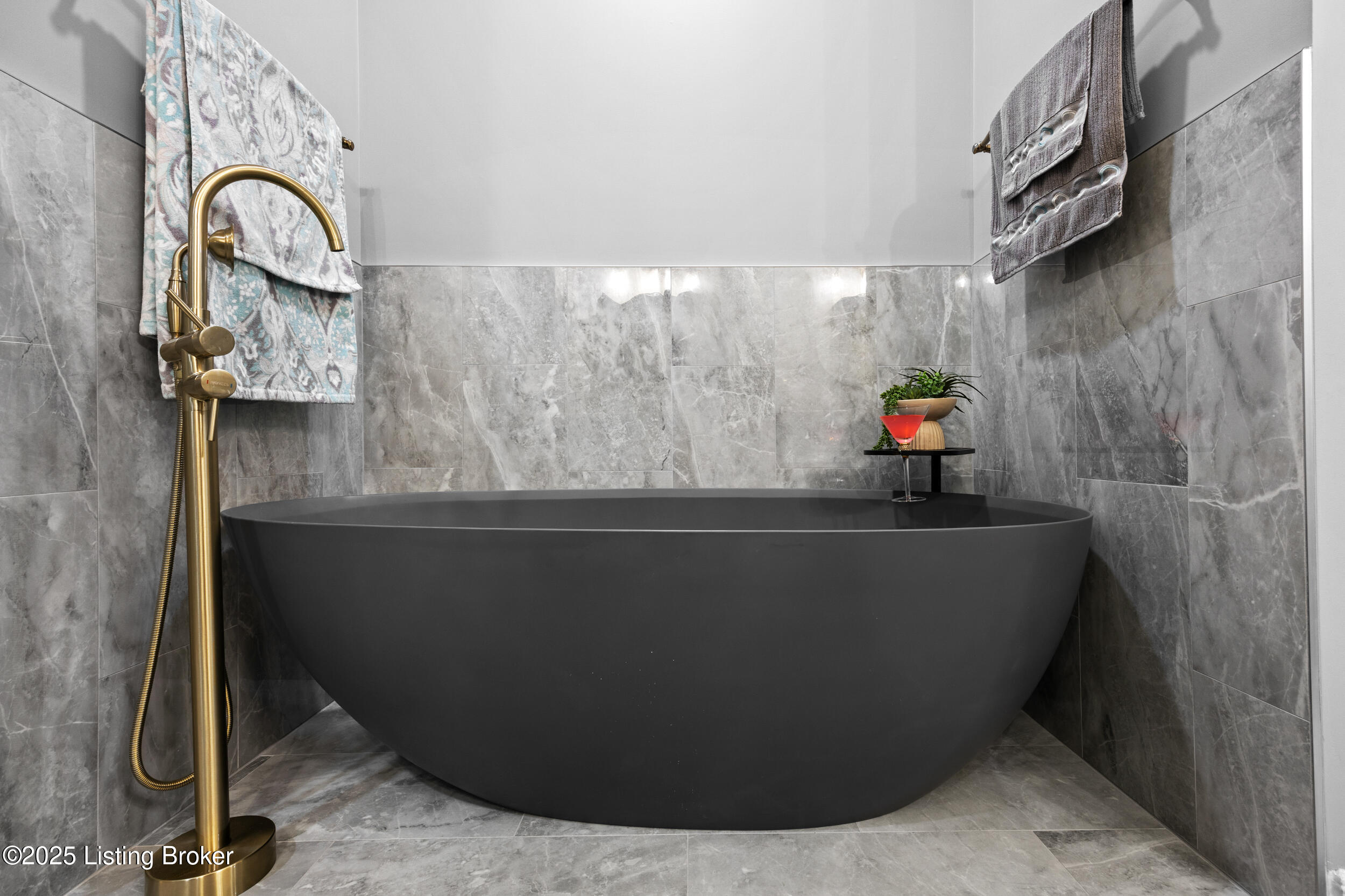 104 Whispering Pines Cir