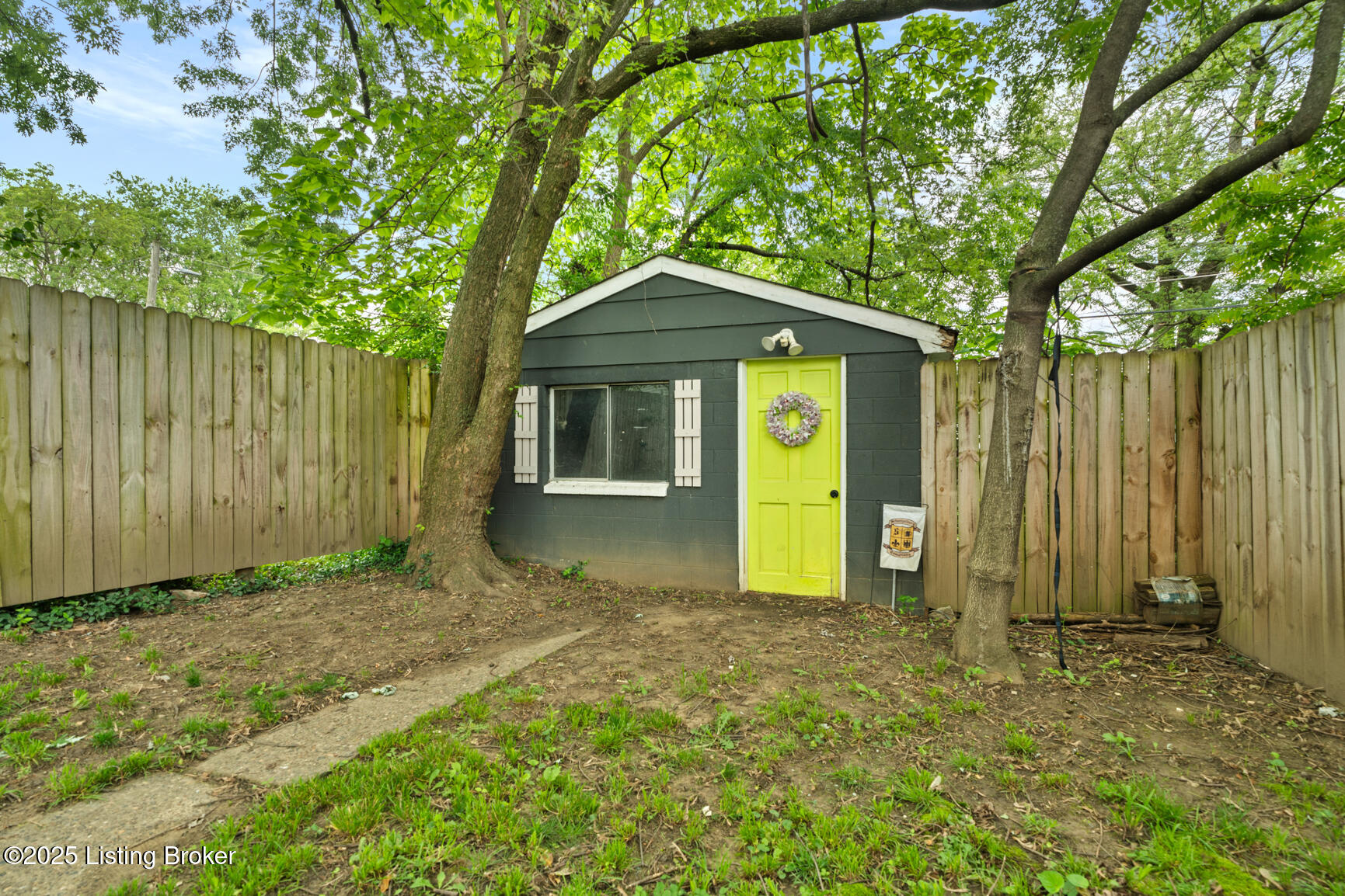 970 Goss Ave