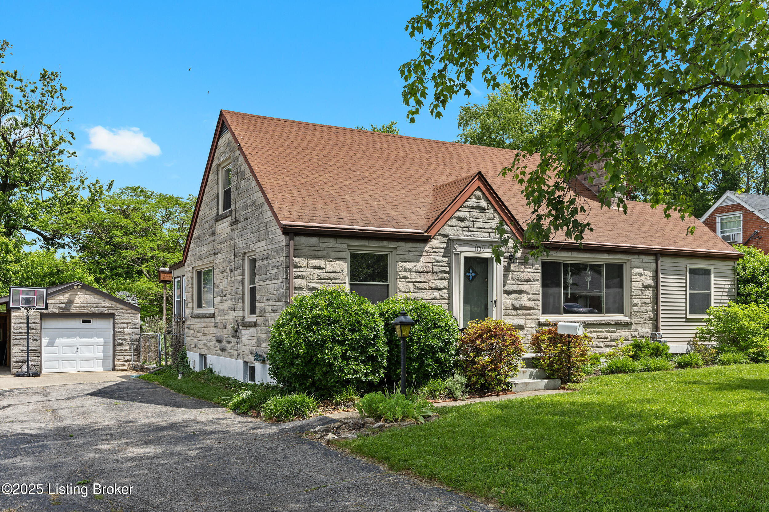 1109 Forrest View Dr